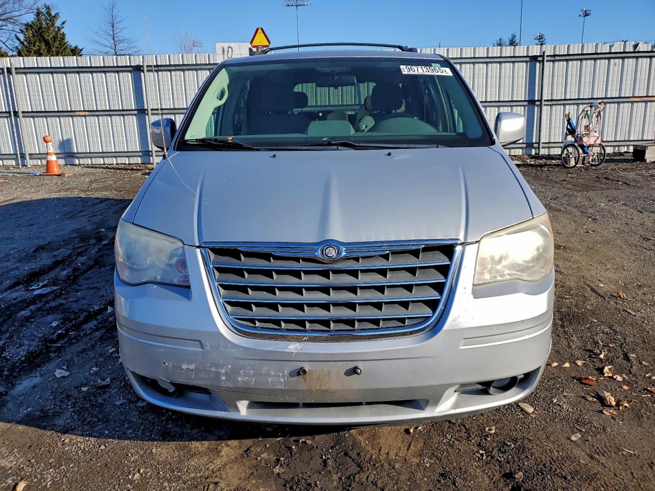 2010 CHRYSLER TOWN & COUNTRY TOURING photo 5