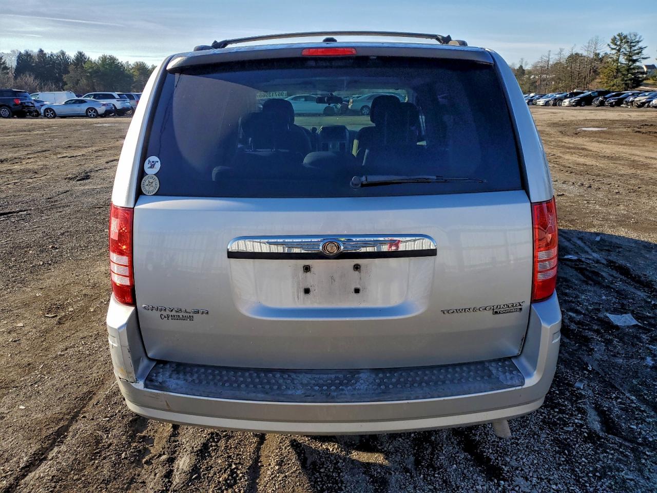 2010 CHRYSLER TOWN & COUNTRY TOURING photo 6