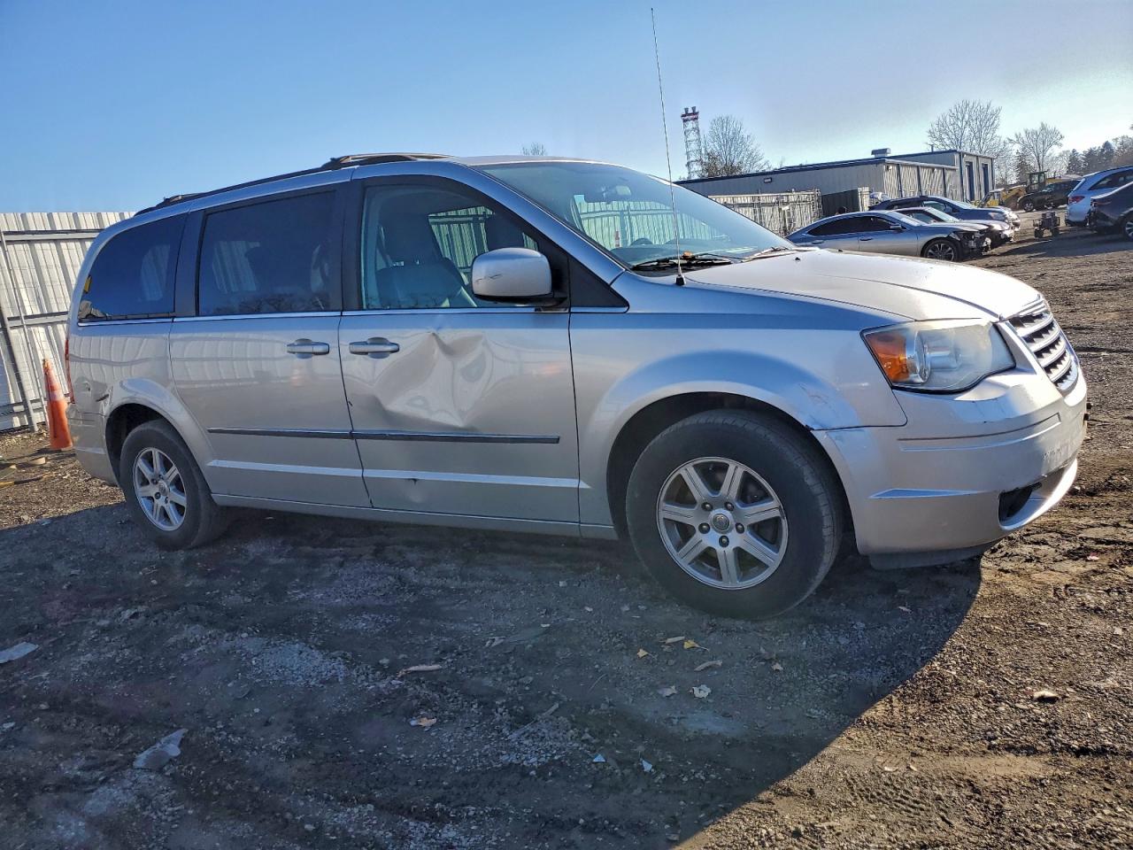 2010 CHRYSLER TOWN & COUNTRY TOURING photo 4