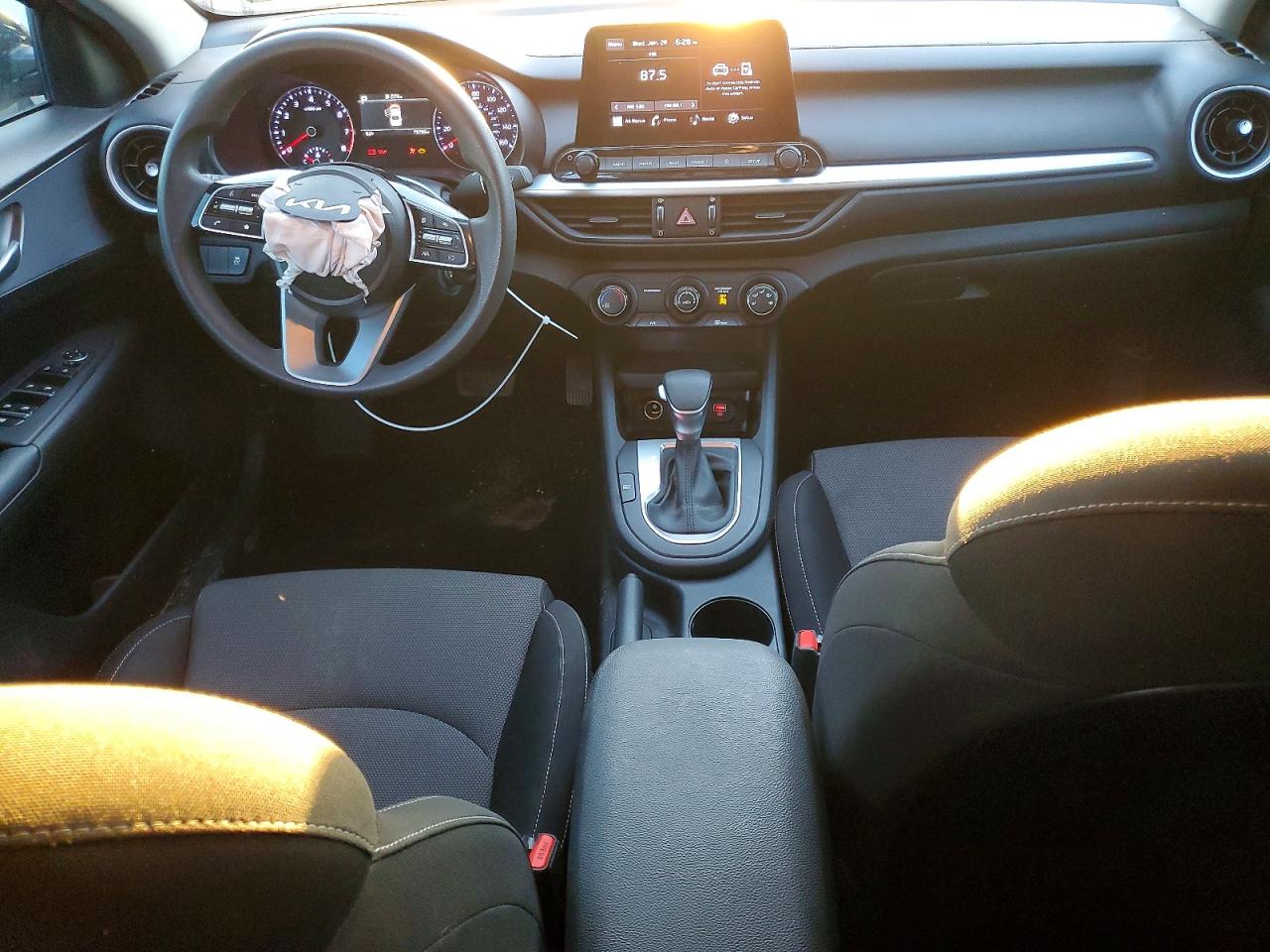 2024 KIA FORTE LX photo 8