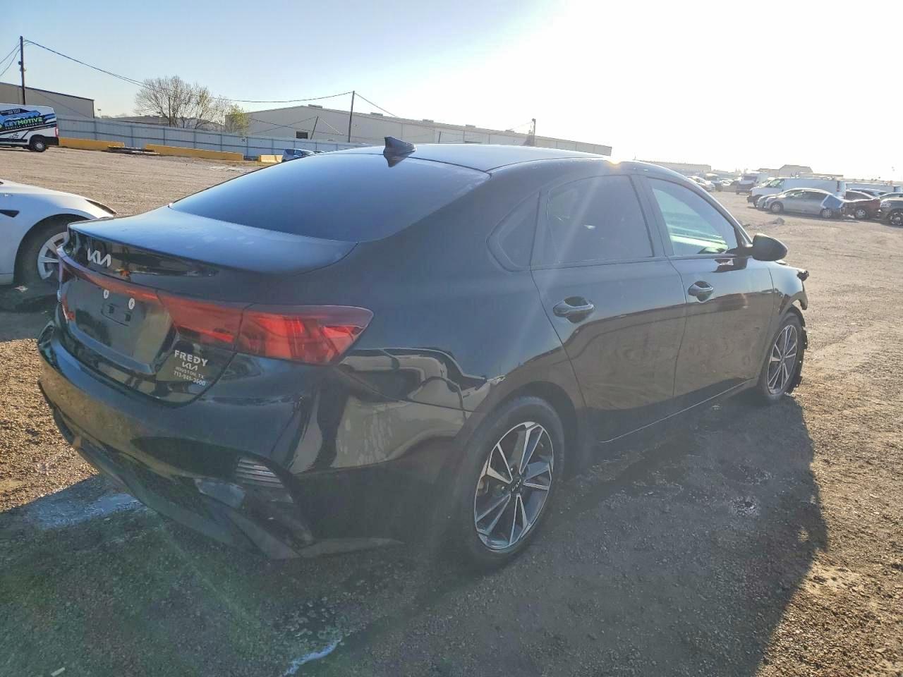 2024 KIA FORTE LX photo 3