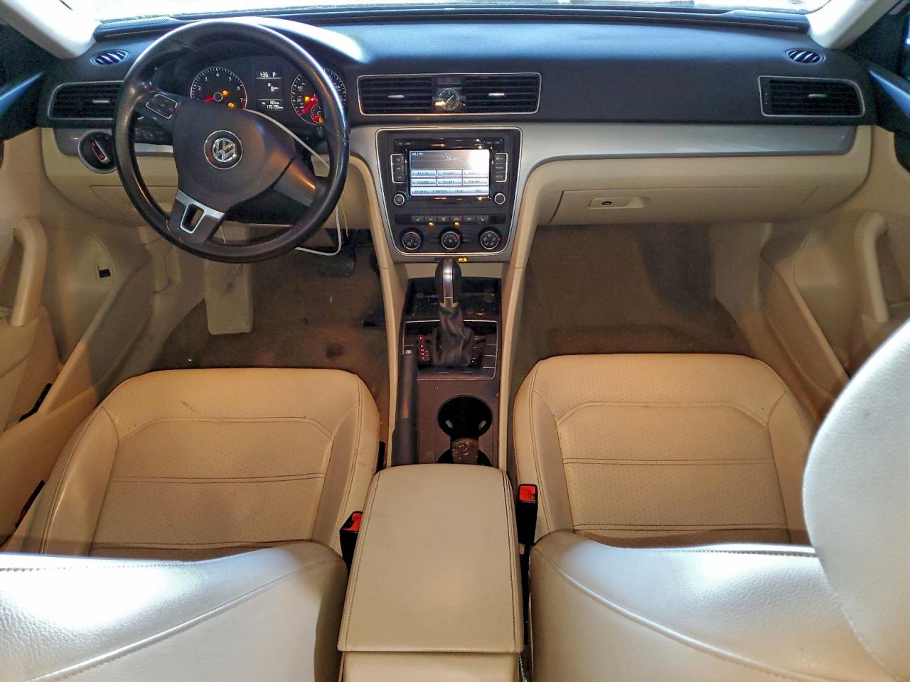 2015 VOLKSWAGEN PASSAT S photo 8