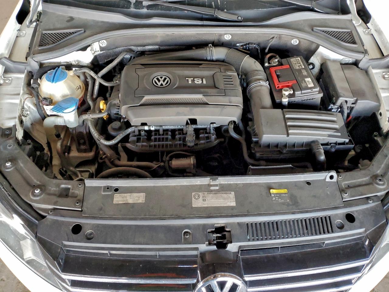 2015 VOLKSWAGEN PASSAT S photo 11