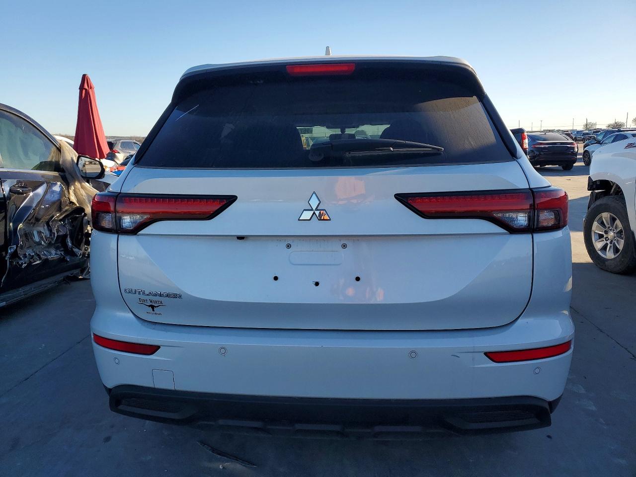 2024 MITSUBISHI OUTLANDER ES photo 6