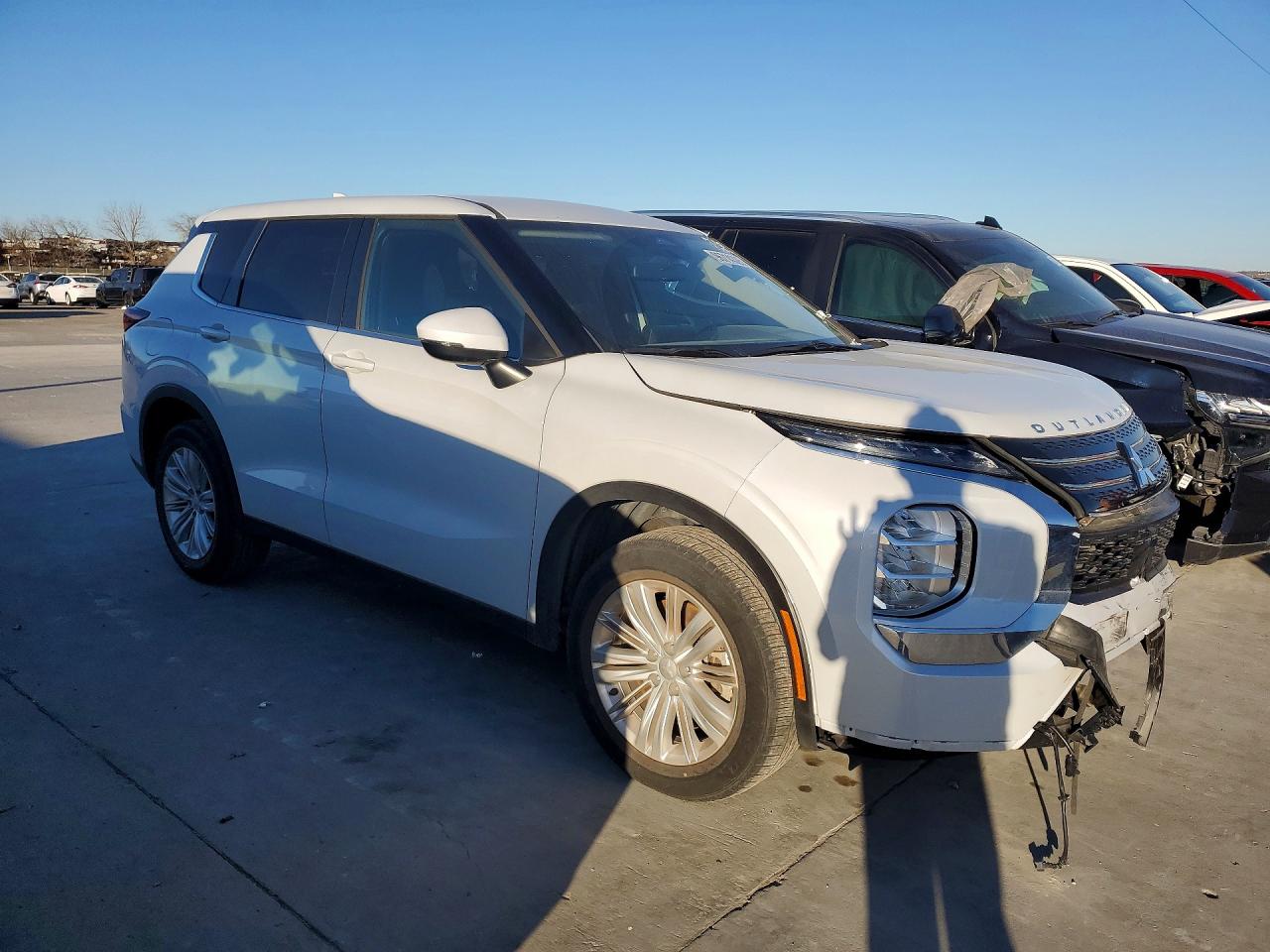 2024 MITSUBISHI OUTLANDER ES photo 4