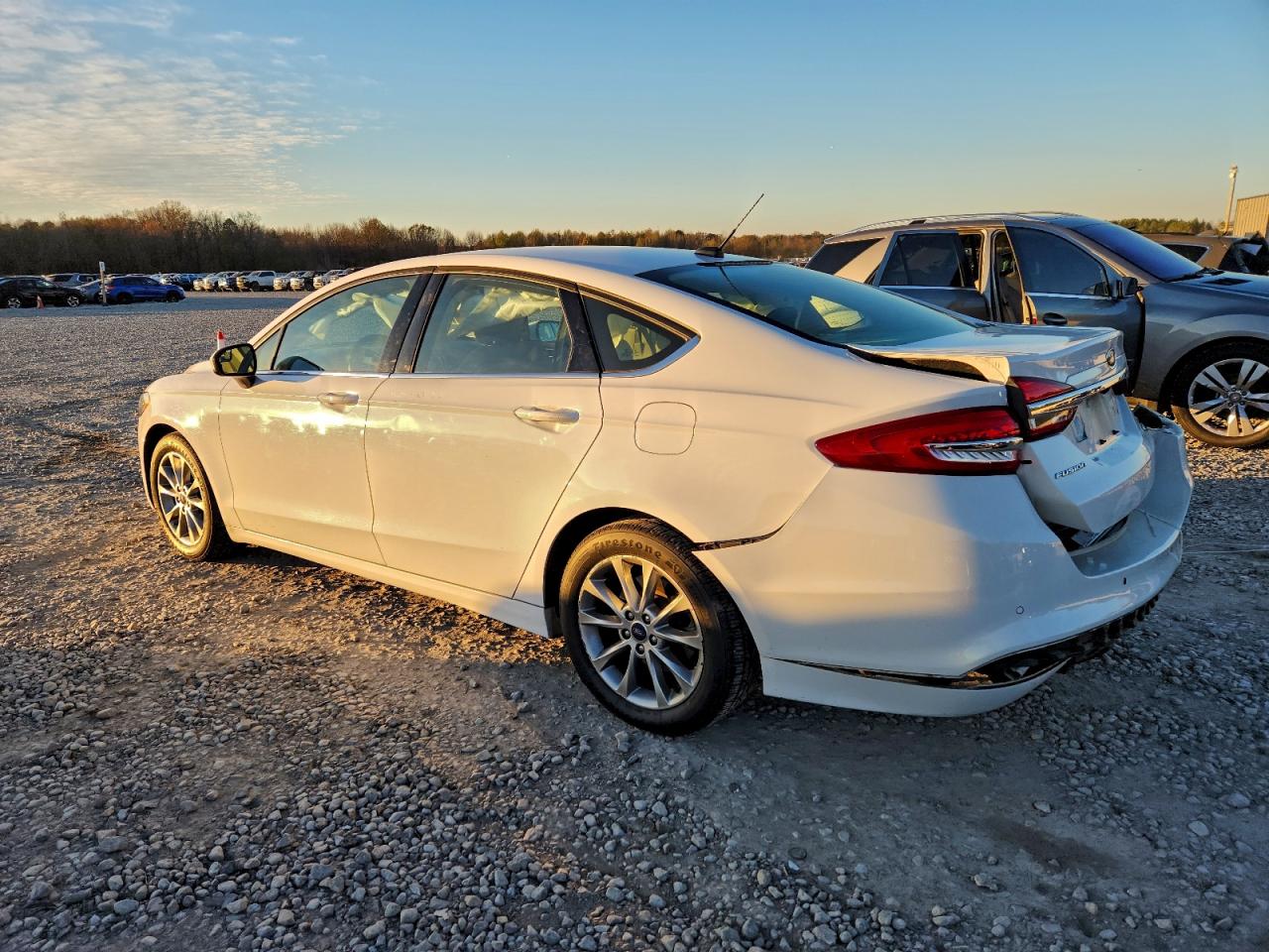 2017 FORD FUSION SE photo 2