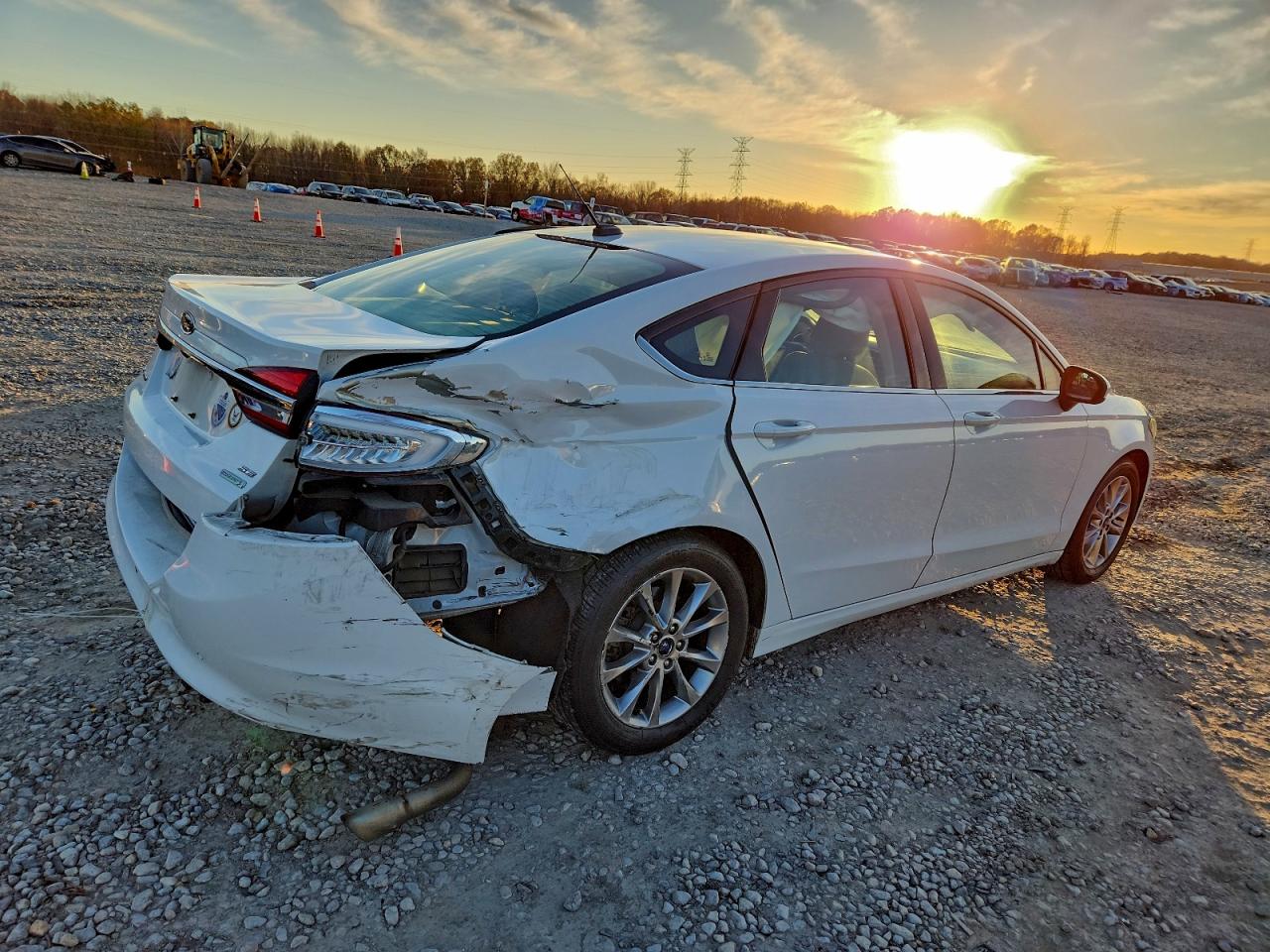 2017 FORD FUSION SE photo 3