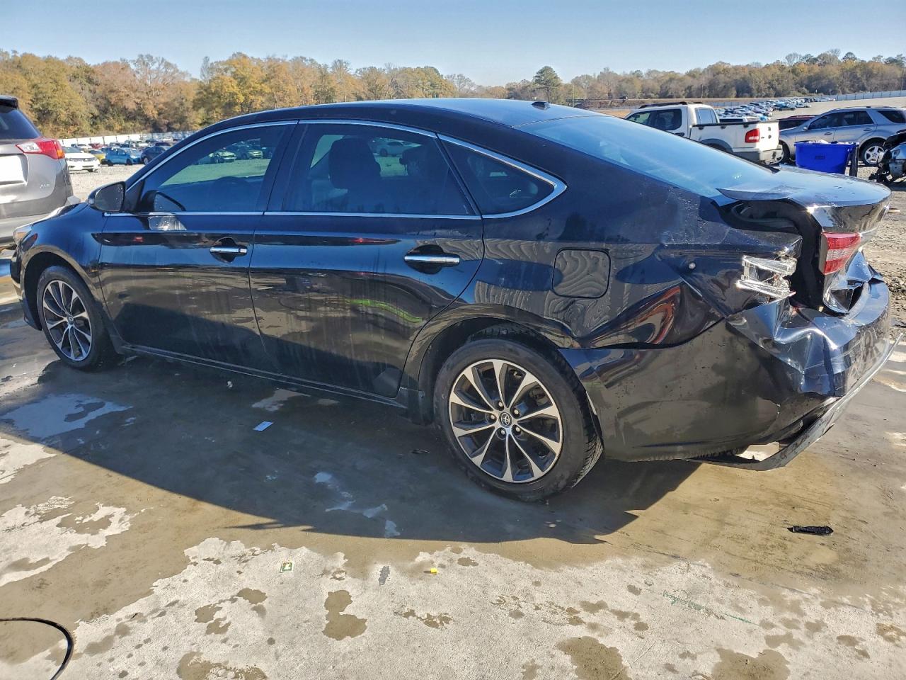 2016 TOYOTA AVALON XLE photo 2