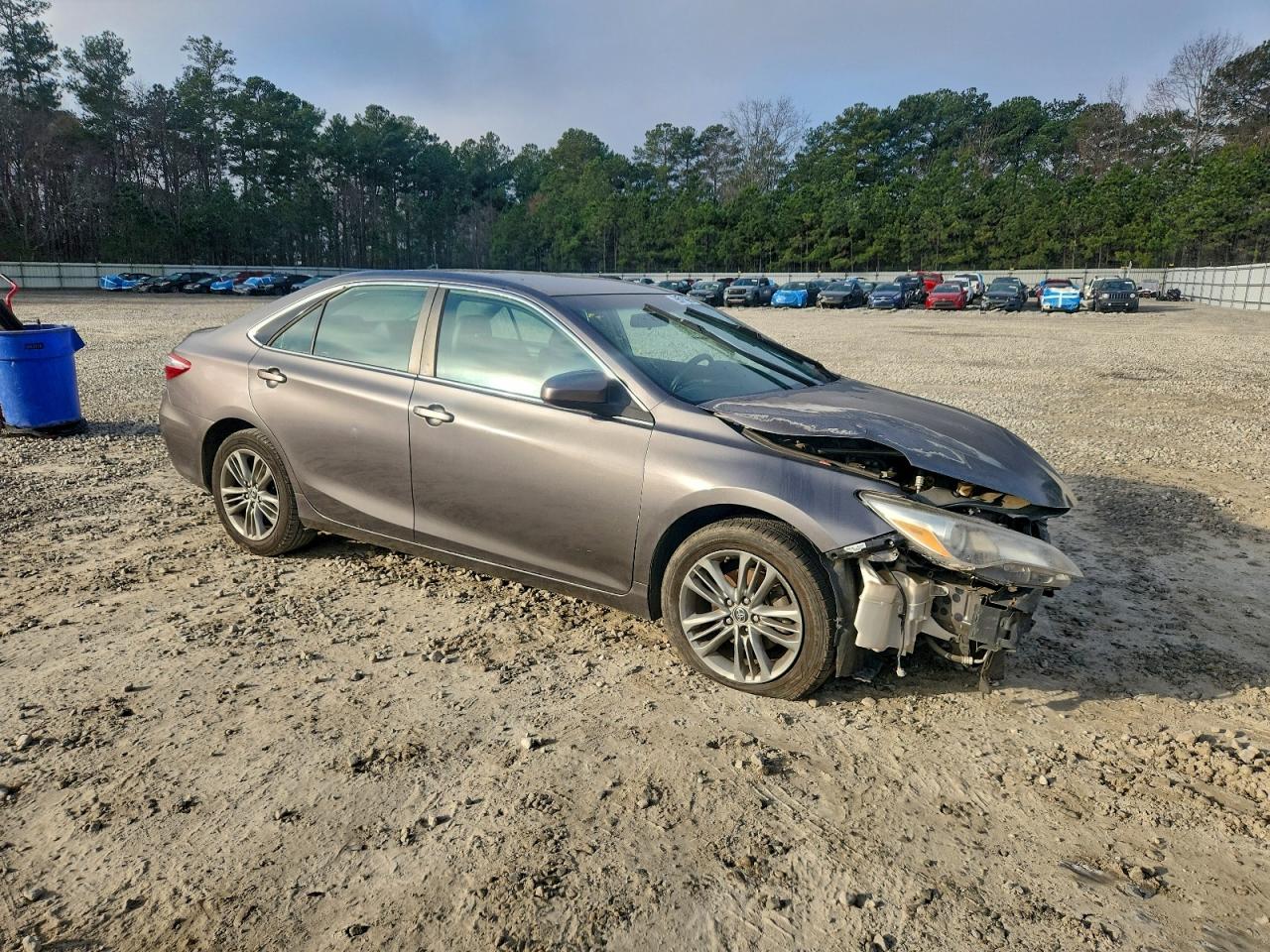 2015 TOYOTA CAMRY LE photo 4