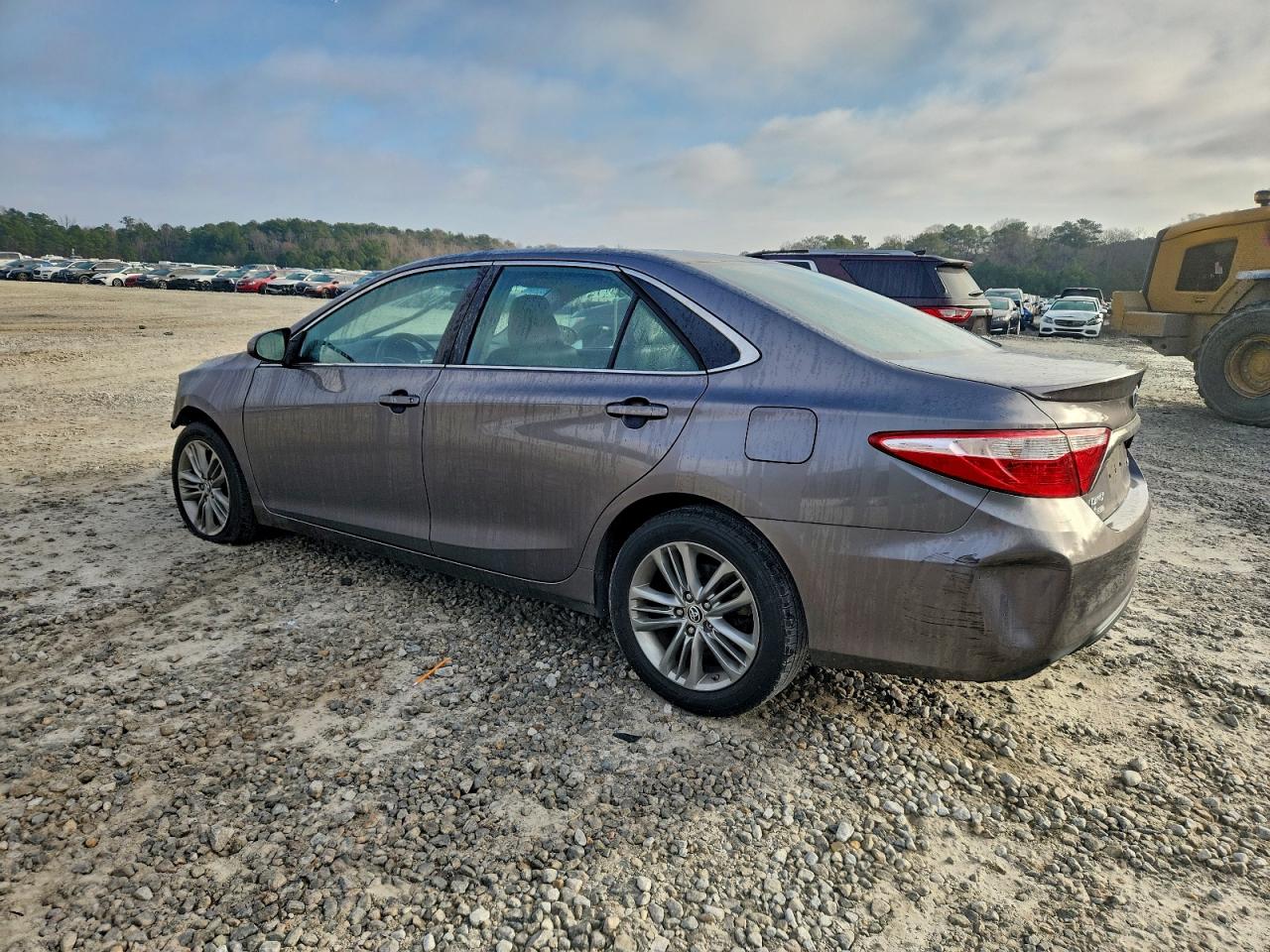 2015 TOYOTA CAMRY LE photo 2