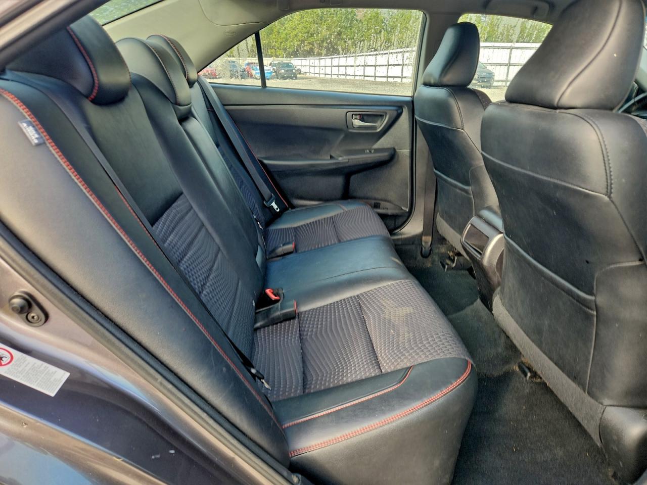 2015 TOYOTA CAMRY LE photo 10