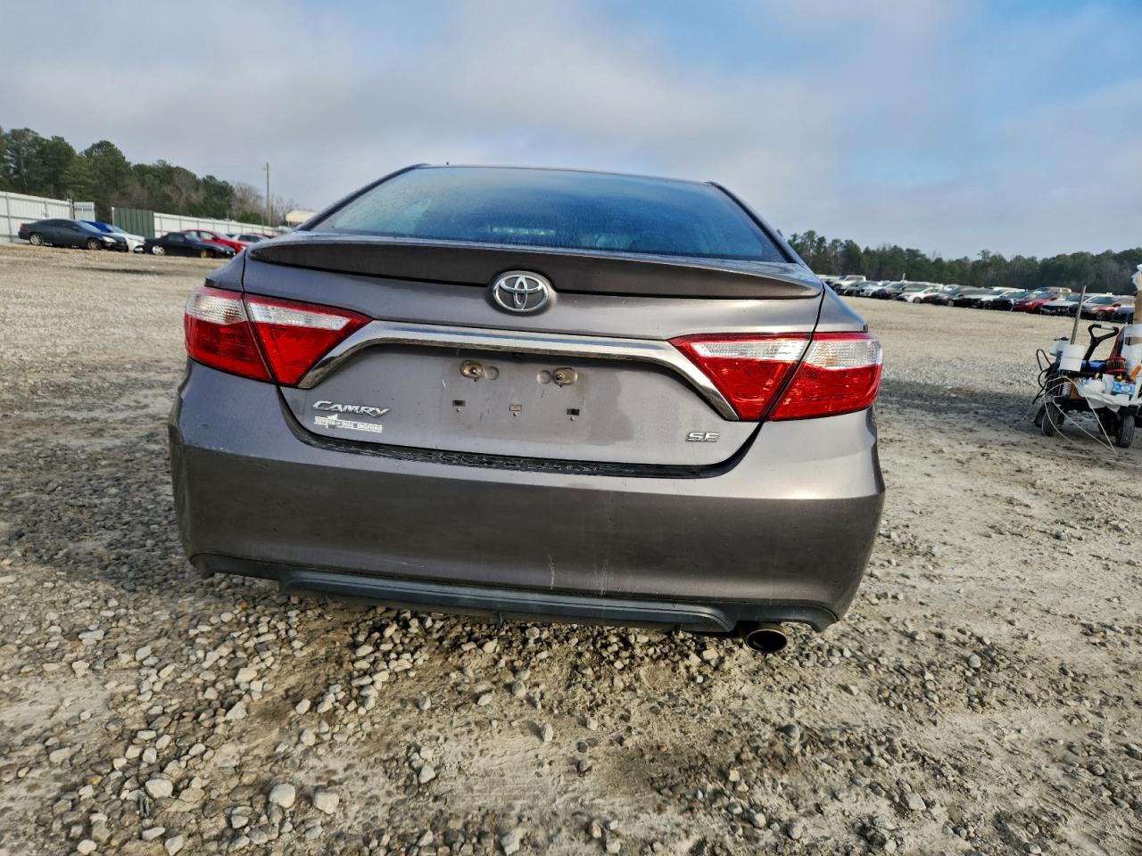 2015 TOYOTA CAMRY LE photo 6