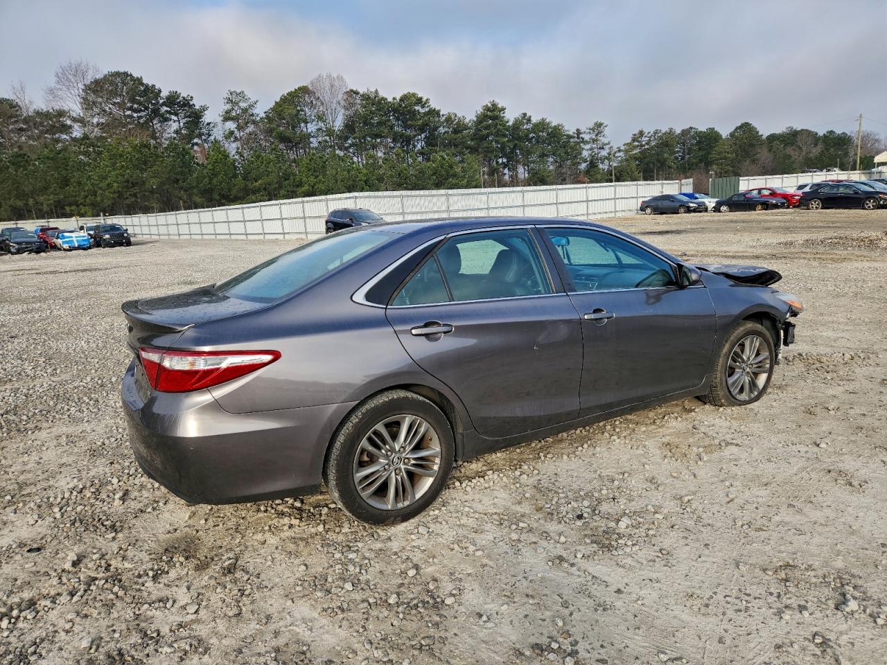 2015 TOYOTA CAMRY LE photo 3