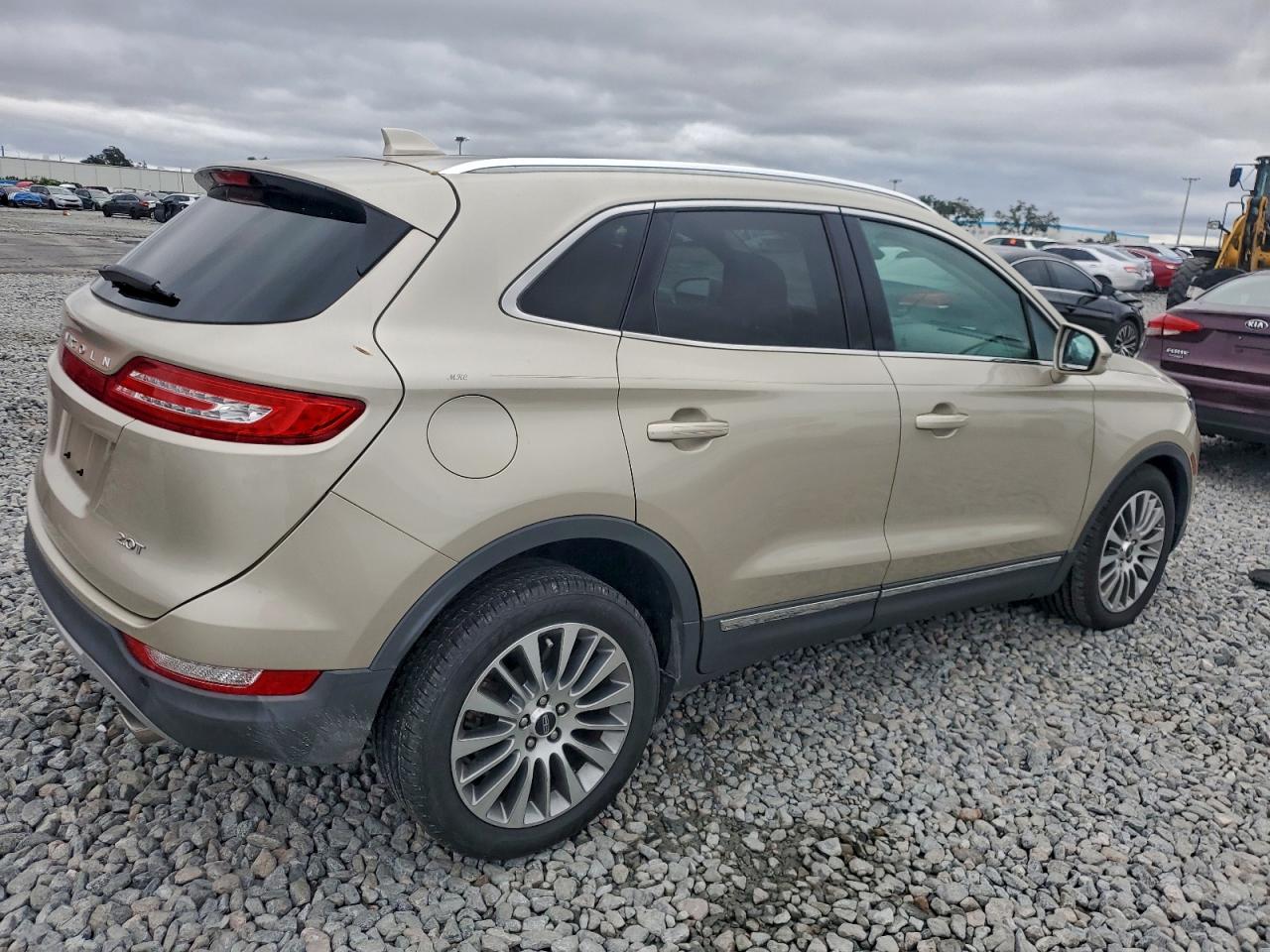 2017 LINCOLN MKC RESERVE photo 3