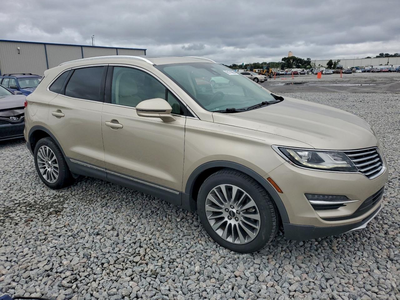 2017 LINCOLN MKC RESERVE photo 4