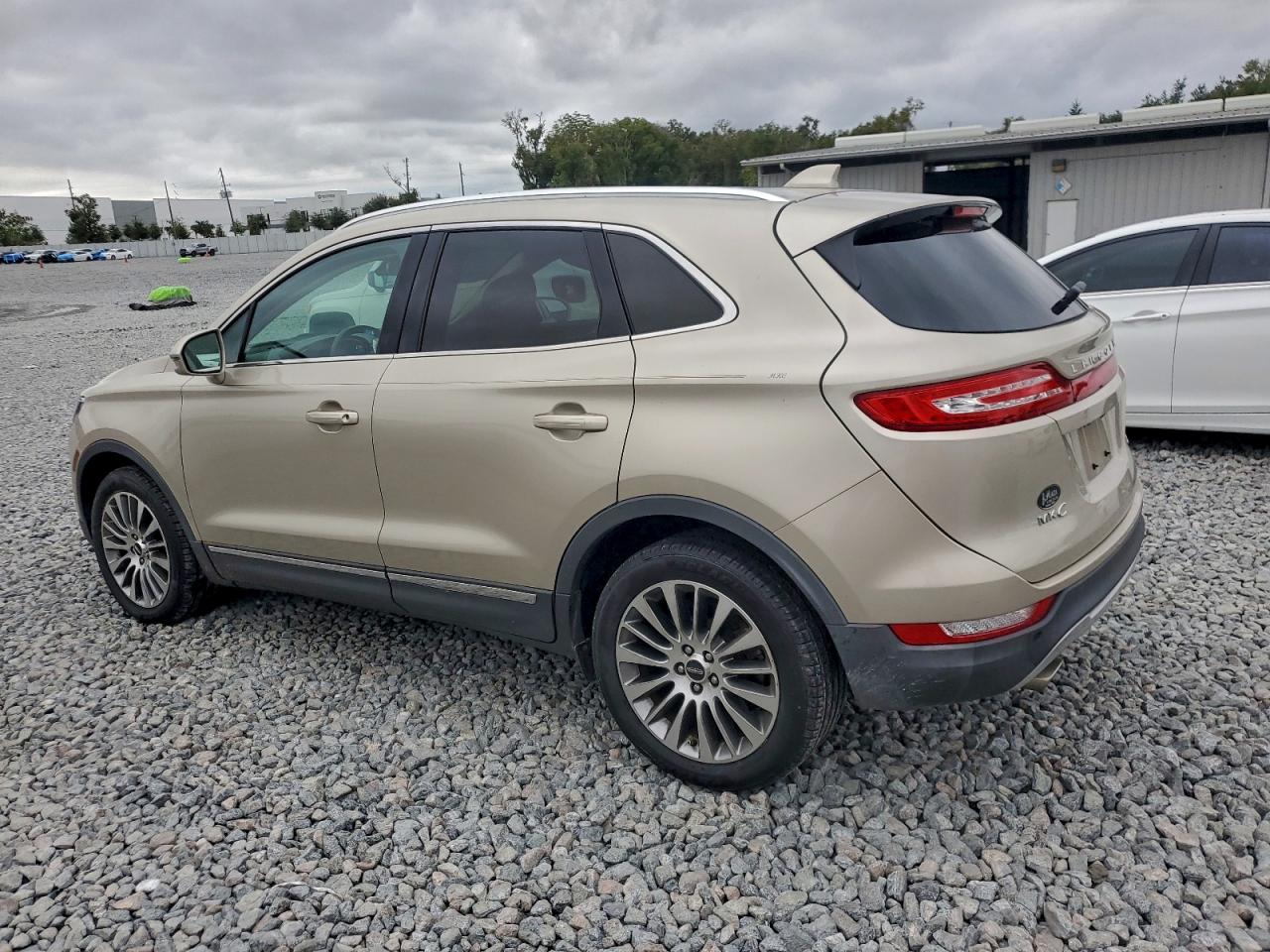 2017 LINCOLN MKC RESERVE photo 2