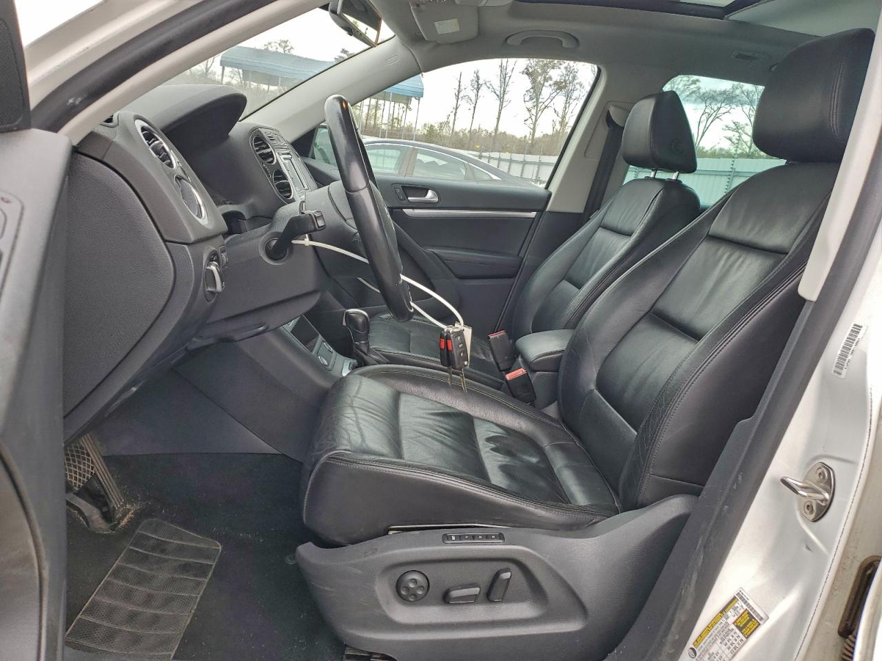 2013 VOLKSWAGEN TIGUAN S photo 7