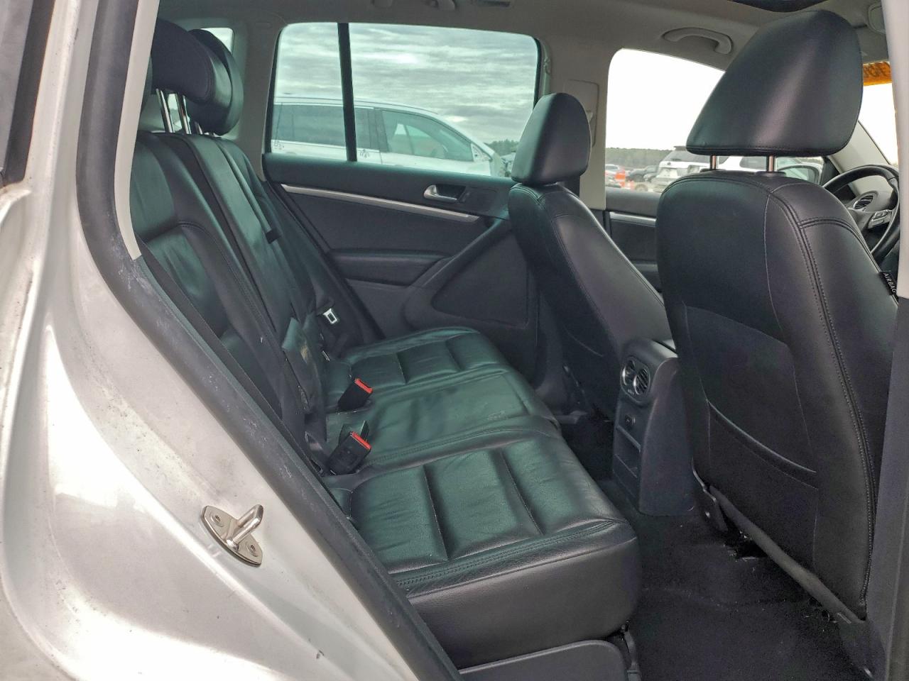 2013 VOLKSWAGEN TIGUAN S photo 11