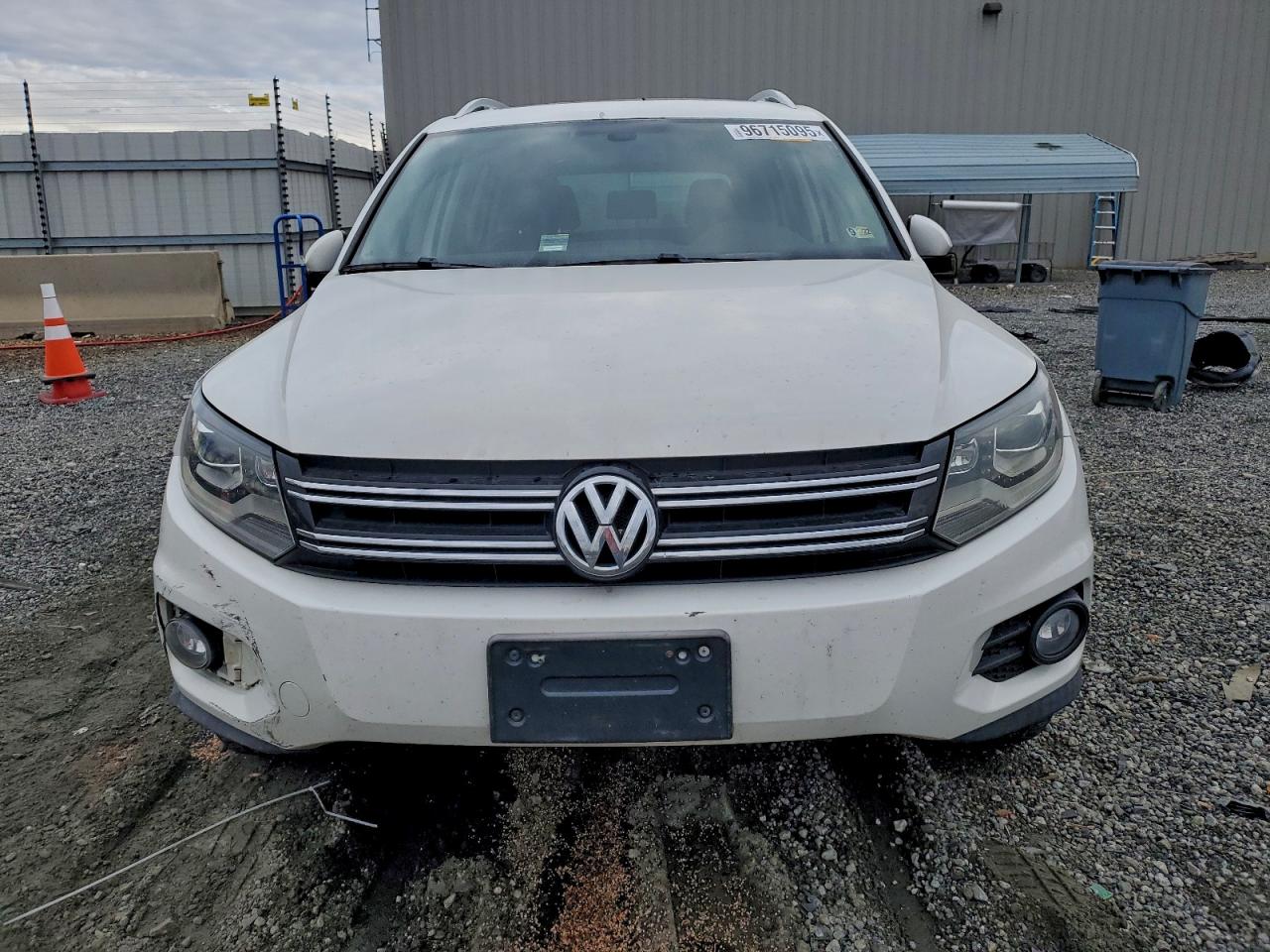 2013 VOLKSWAGEN TIGUAN S photo 5
