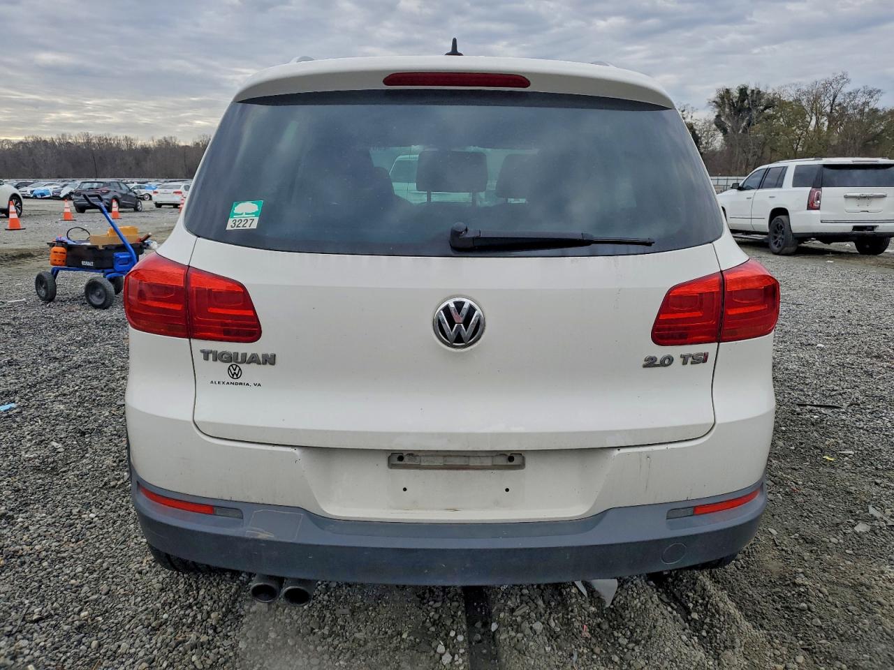 2013 VOLKSWAGEN TIGUAN S photo 6