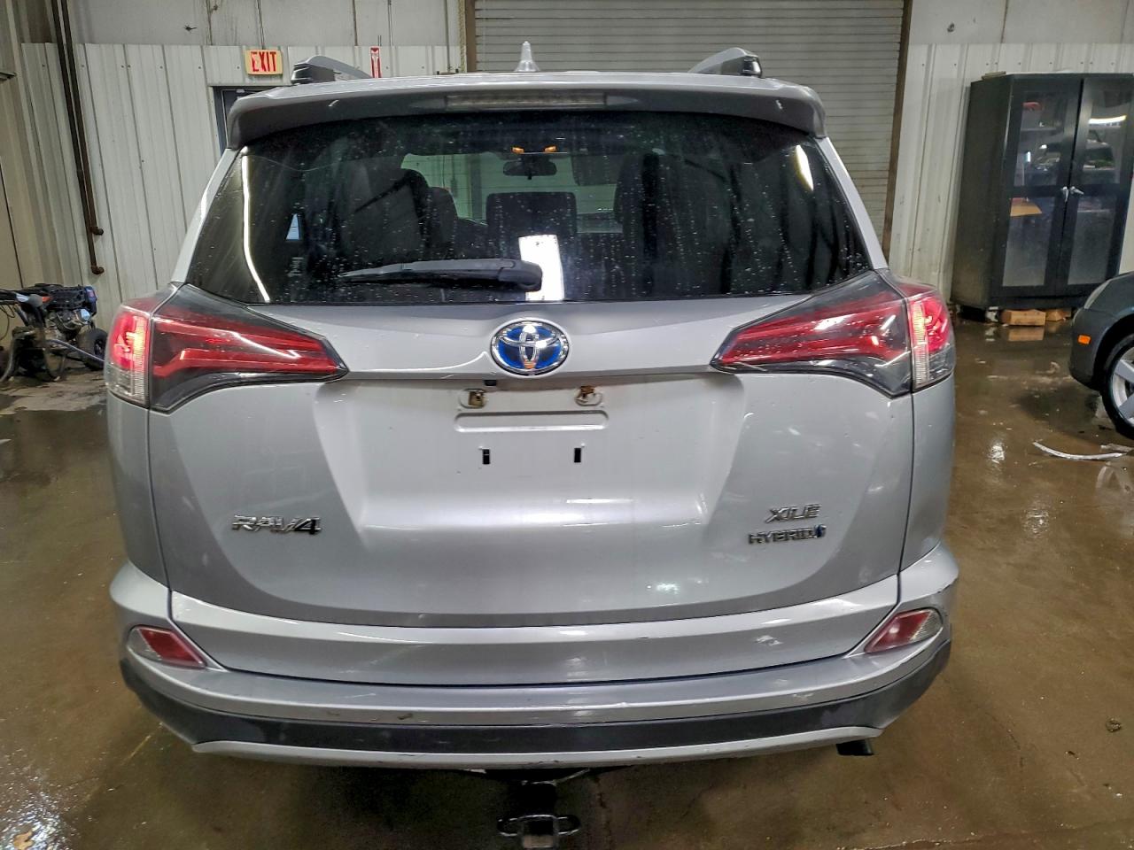 2017 TOYOTA RAV4 HV LE photo 16
