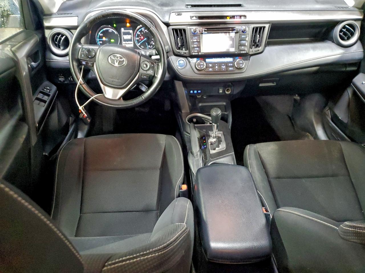 2017 TOYOTA RAV4 HV LE photo 22