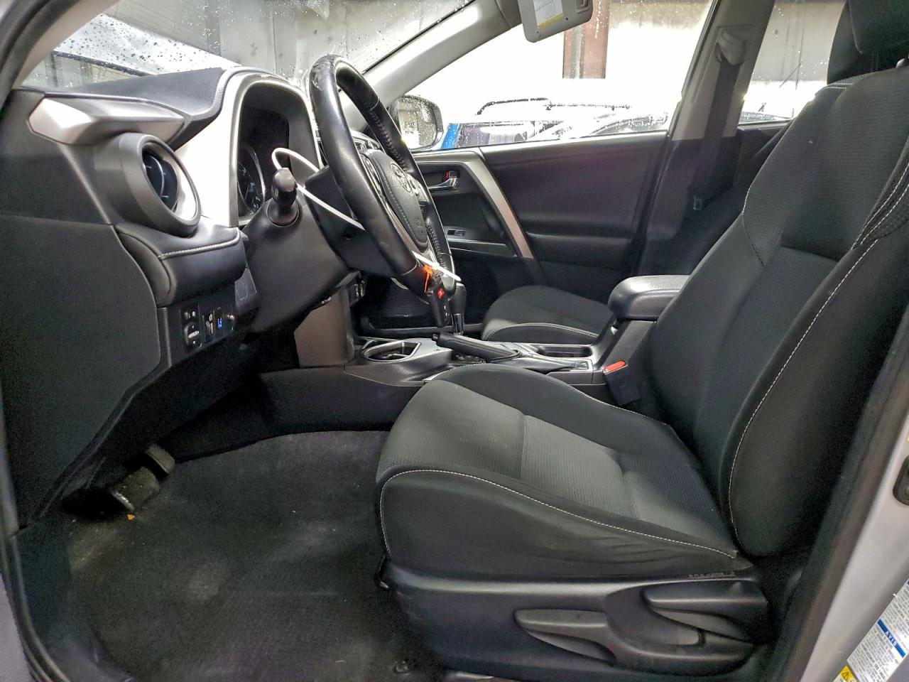 2017 TOYOTA RAV4 HV LE photo 19