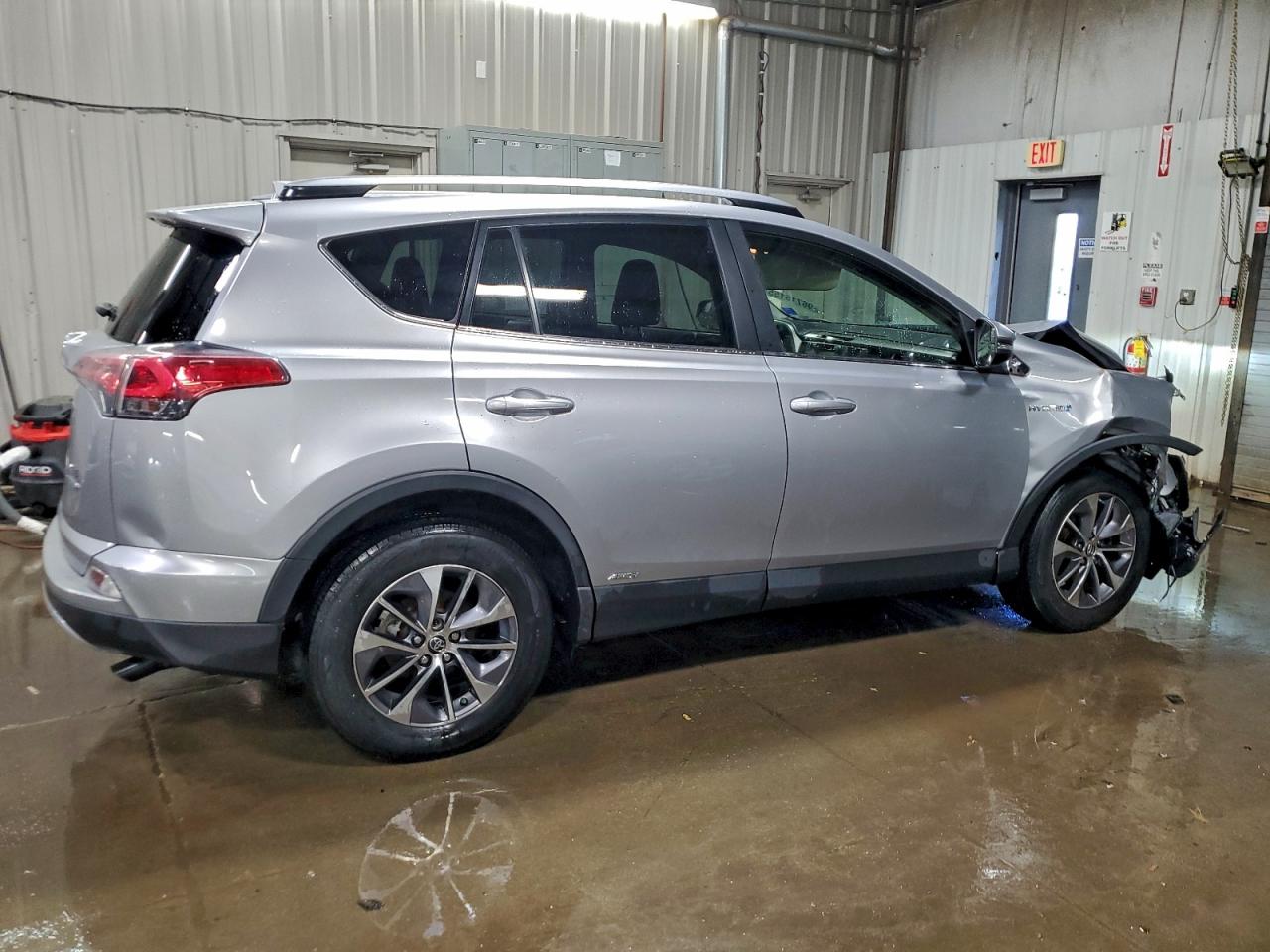 2017 TOYOTA RAV4 HV LE photo 7