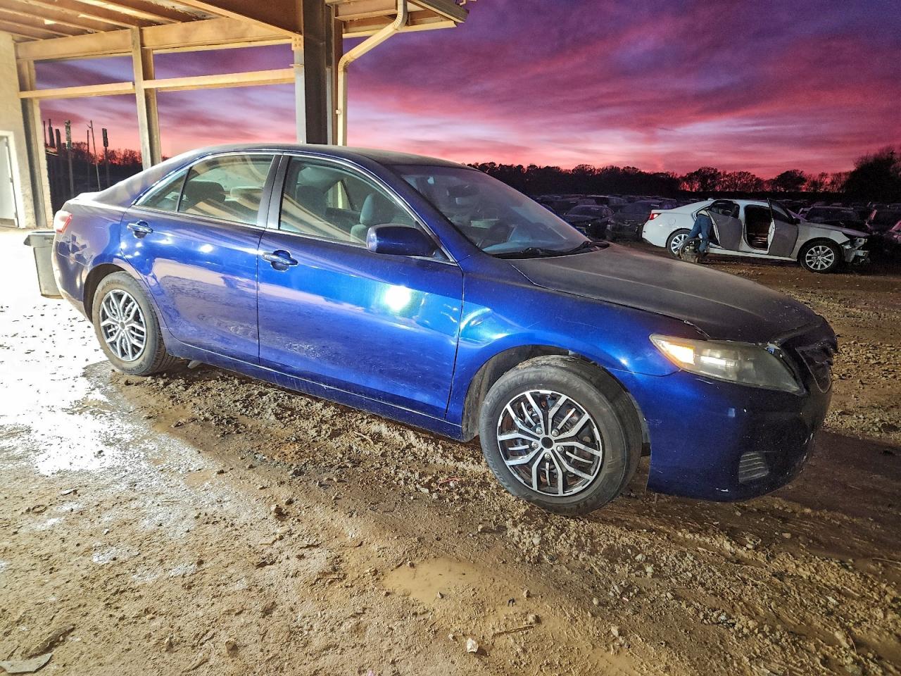 2010 TOYOTA CAMRY BASE photo 4