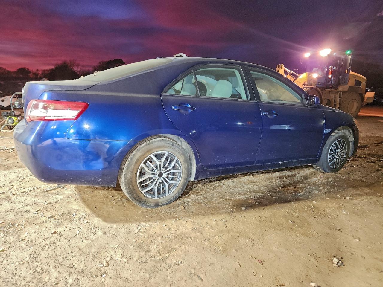 2010 TOYOTA CAMRY BASE photo 3