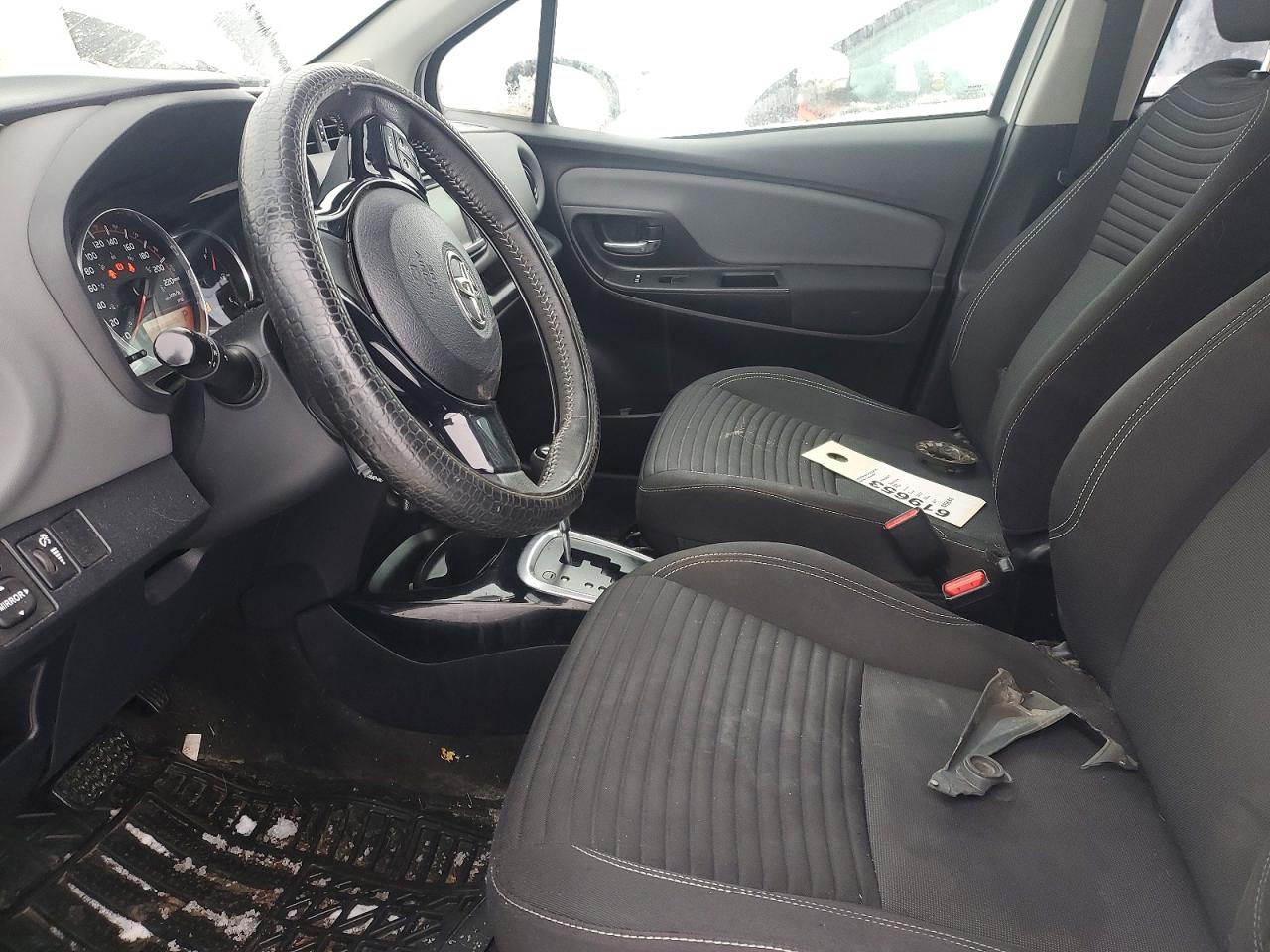 2015 TOYOTA YARIS photo 7
