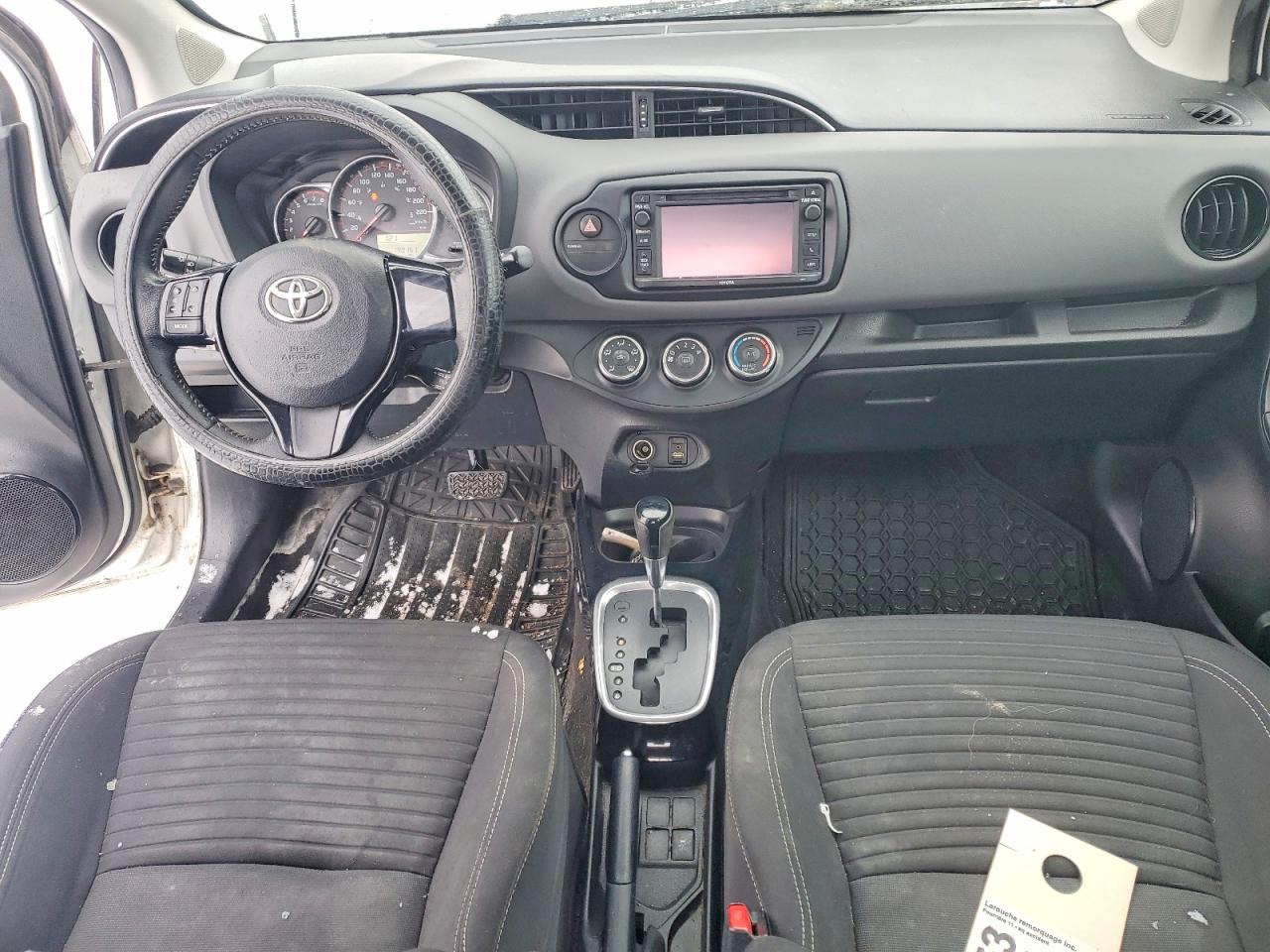 2015 TOYOTA YARIS photo 8