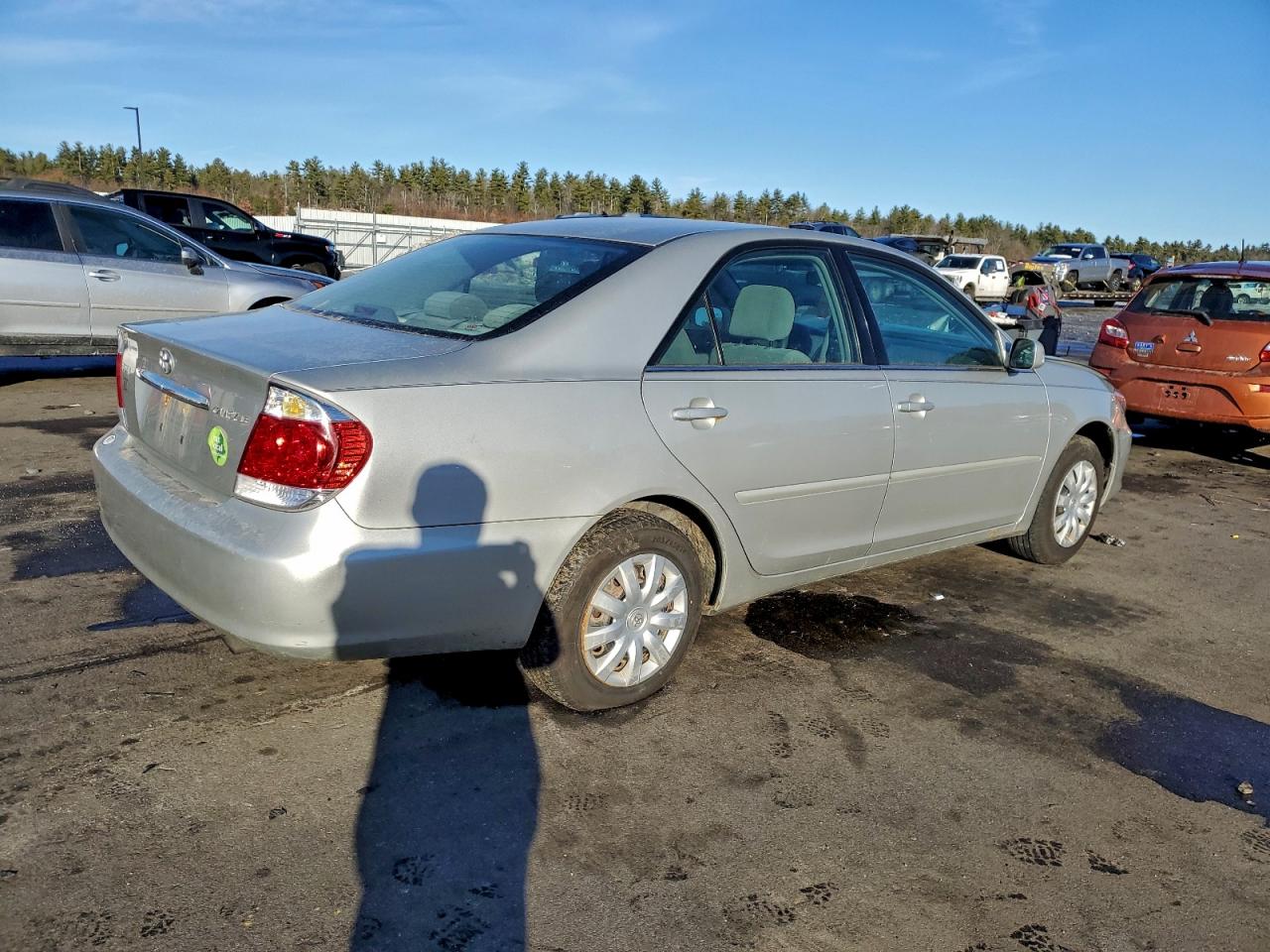 2005 TOYOTA CAMRY LE photo 3