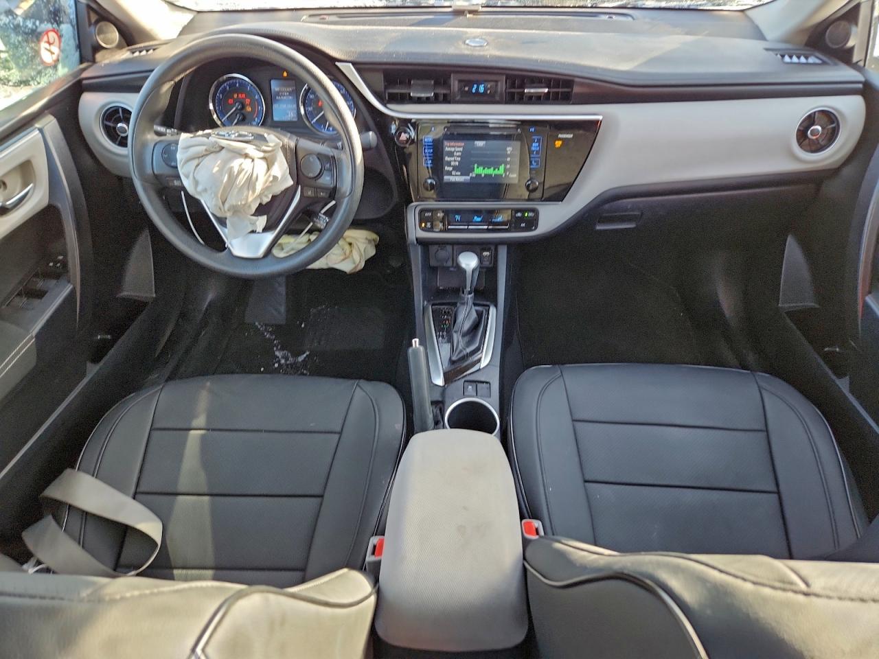 2017 TOYOTA COROLLA L photo 8