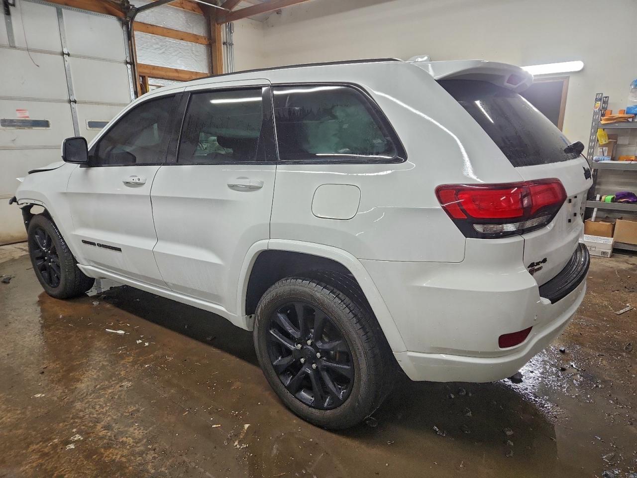 2018 JEEP GRAND CHEROKEE LAREDO photo 2