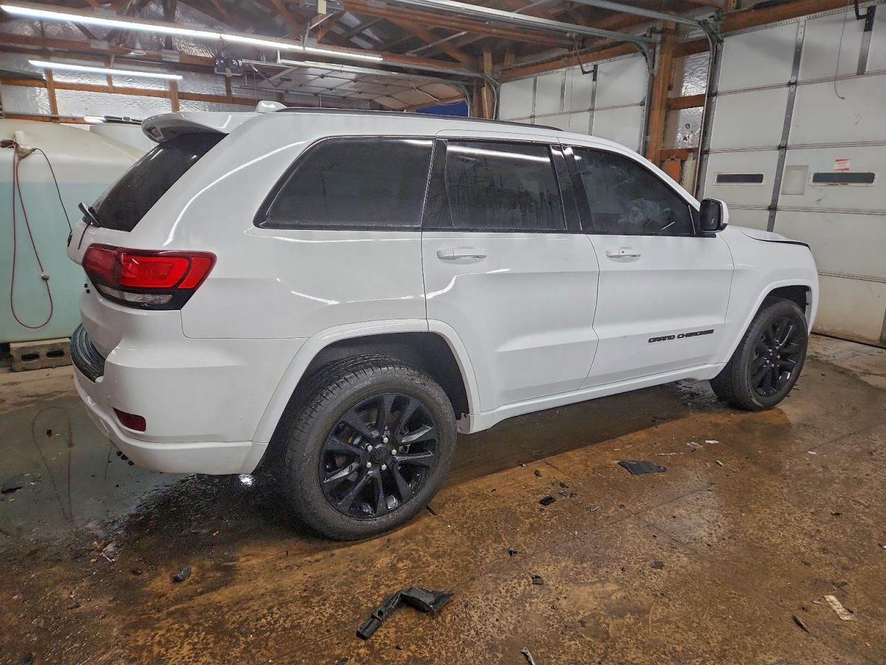 2018 JEEP GRAND CHEROKEE LAREDO photo 3