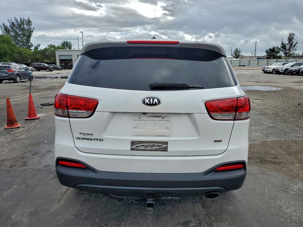 2017 KIA SORENTO LX photo 6