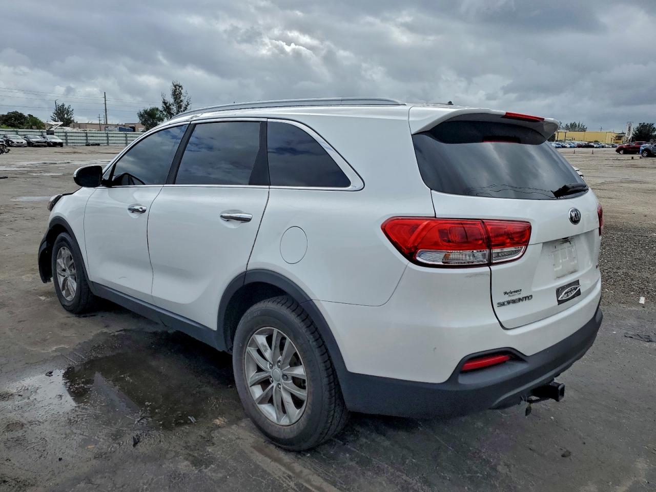 2017 KIA SORENTO LX photo 2
