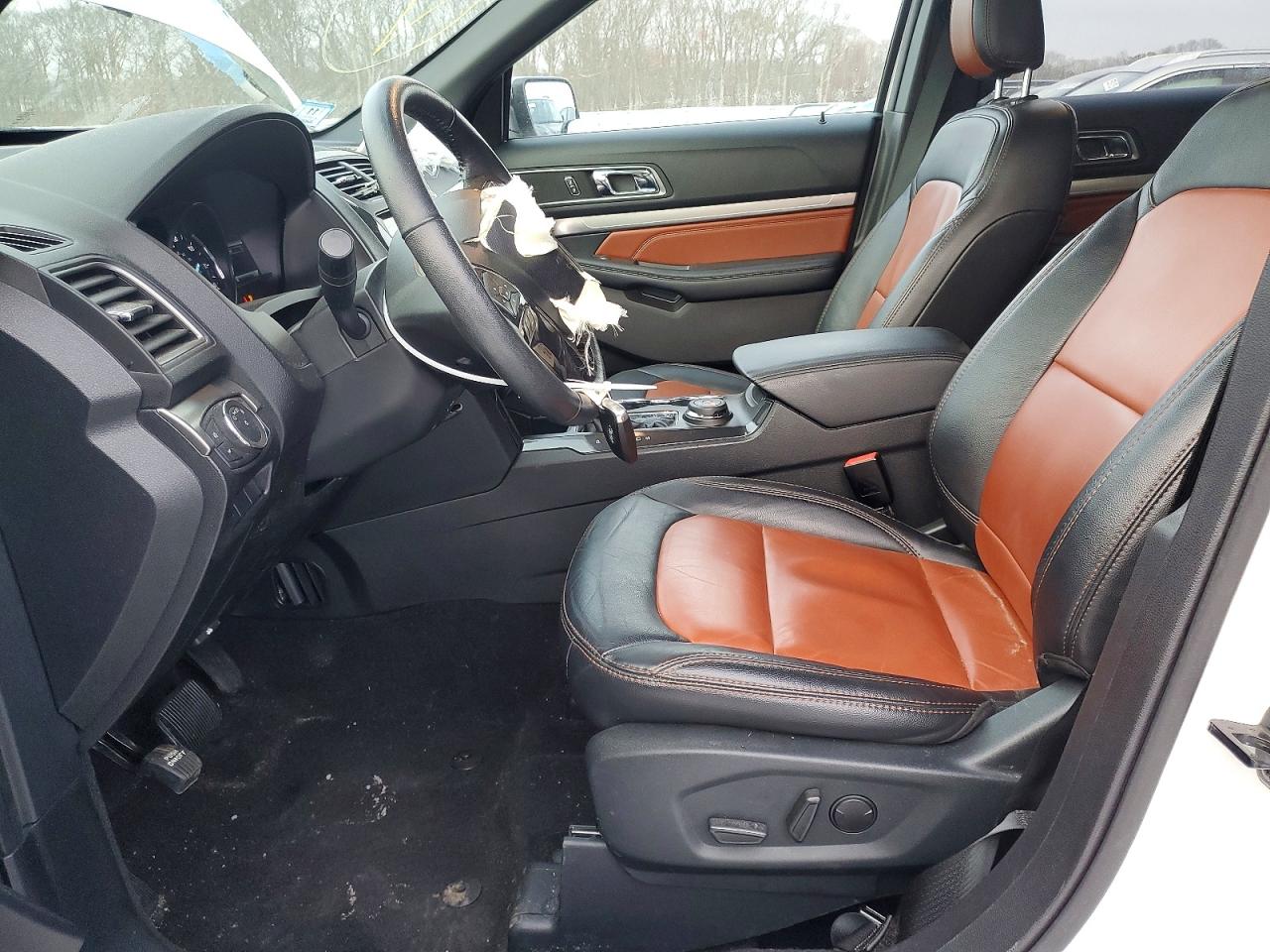 2019 FORD EXPLORER XLT photo 7