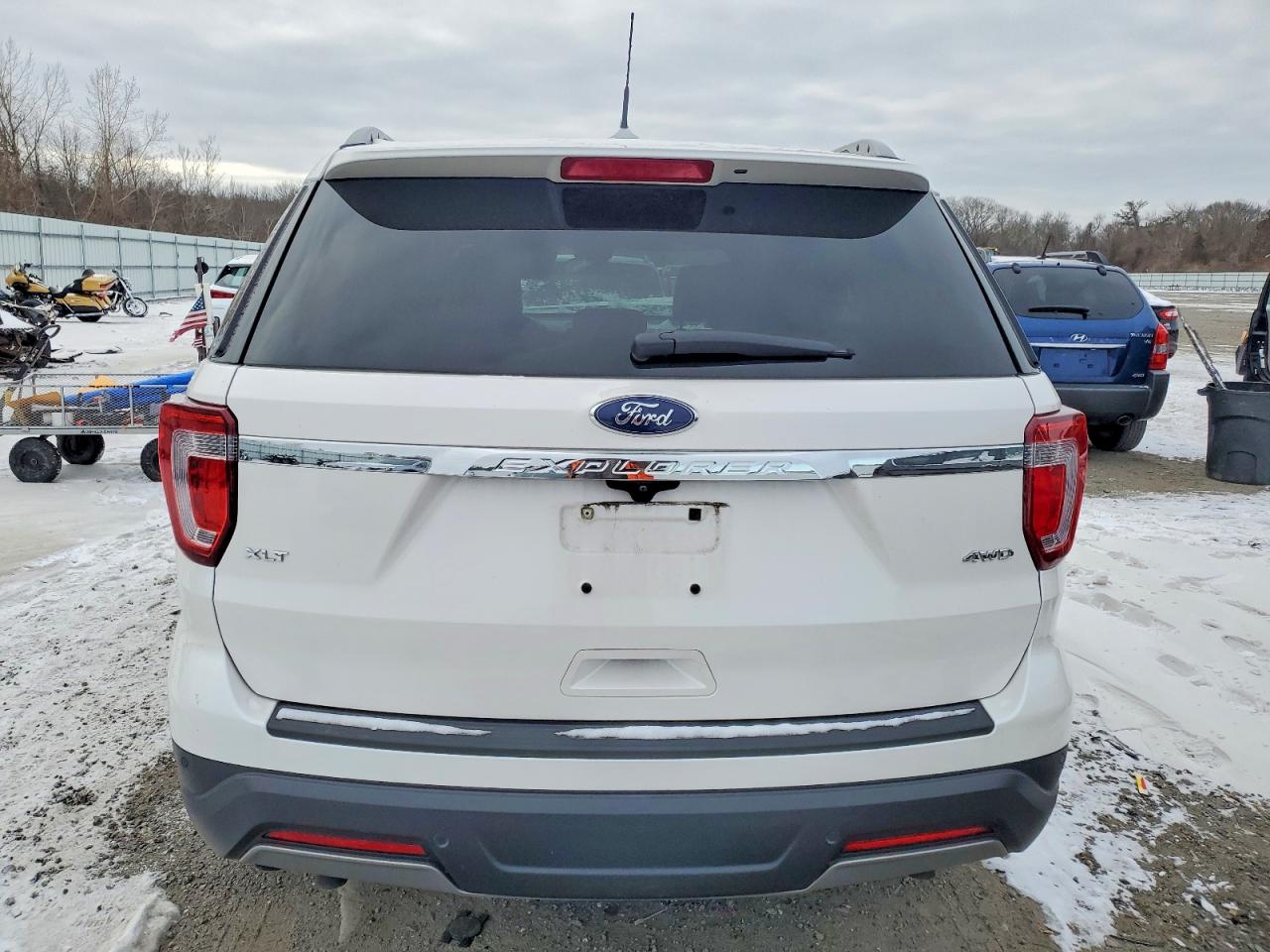 2019 FORD EXPLORER XLT photo 6
