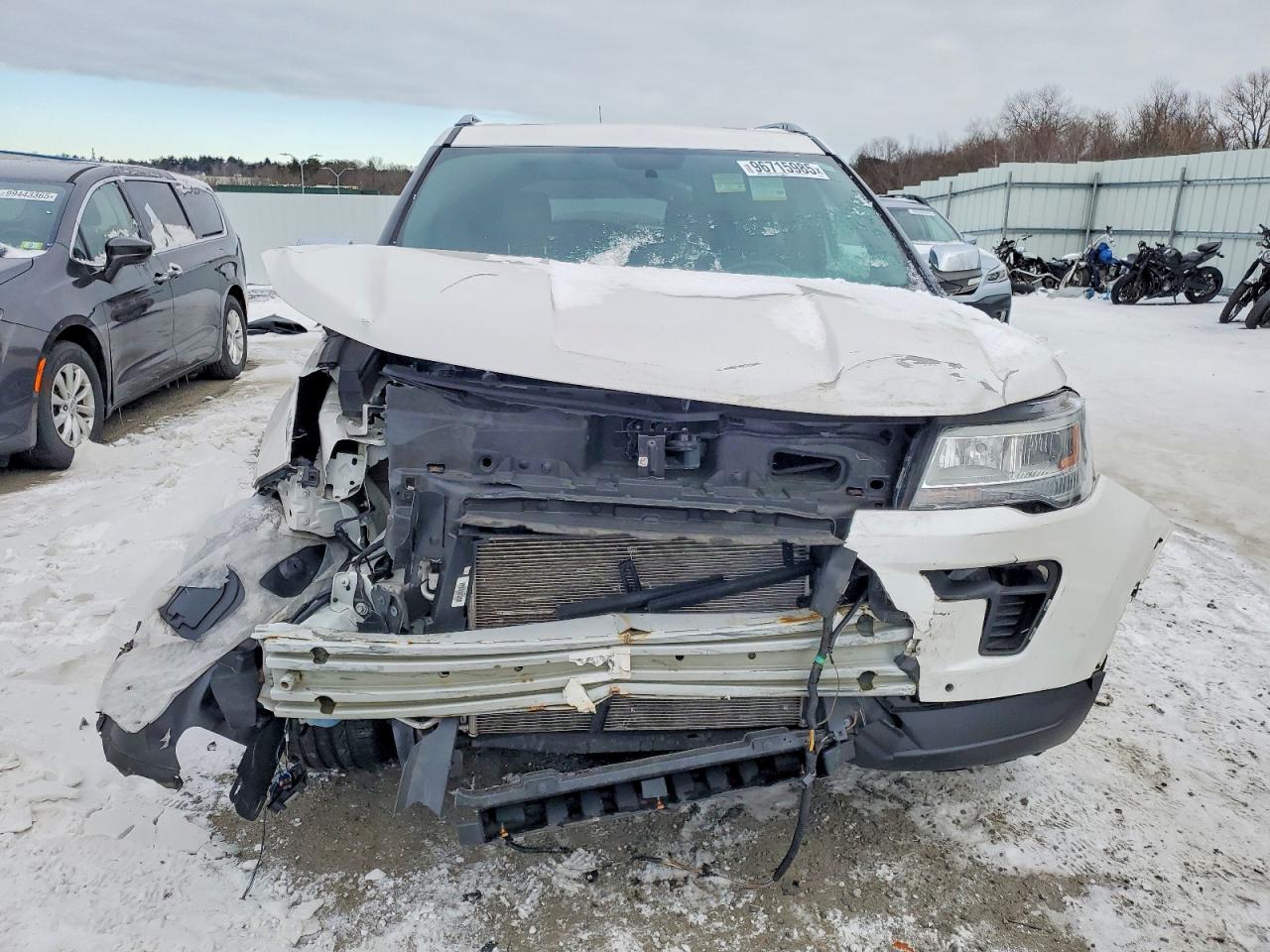 2019 FORD EXPLORER XLT photo 5