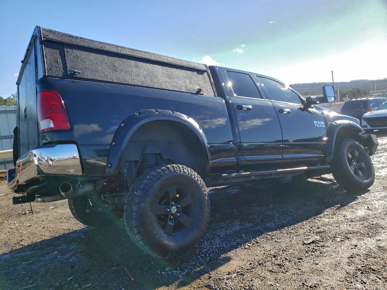 2016 RAM 1500 SLT photo 3