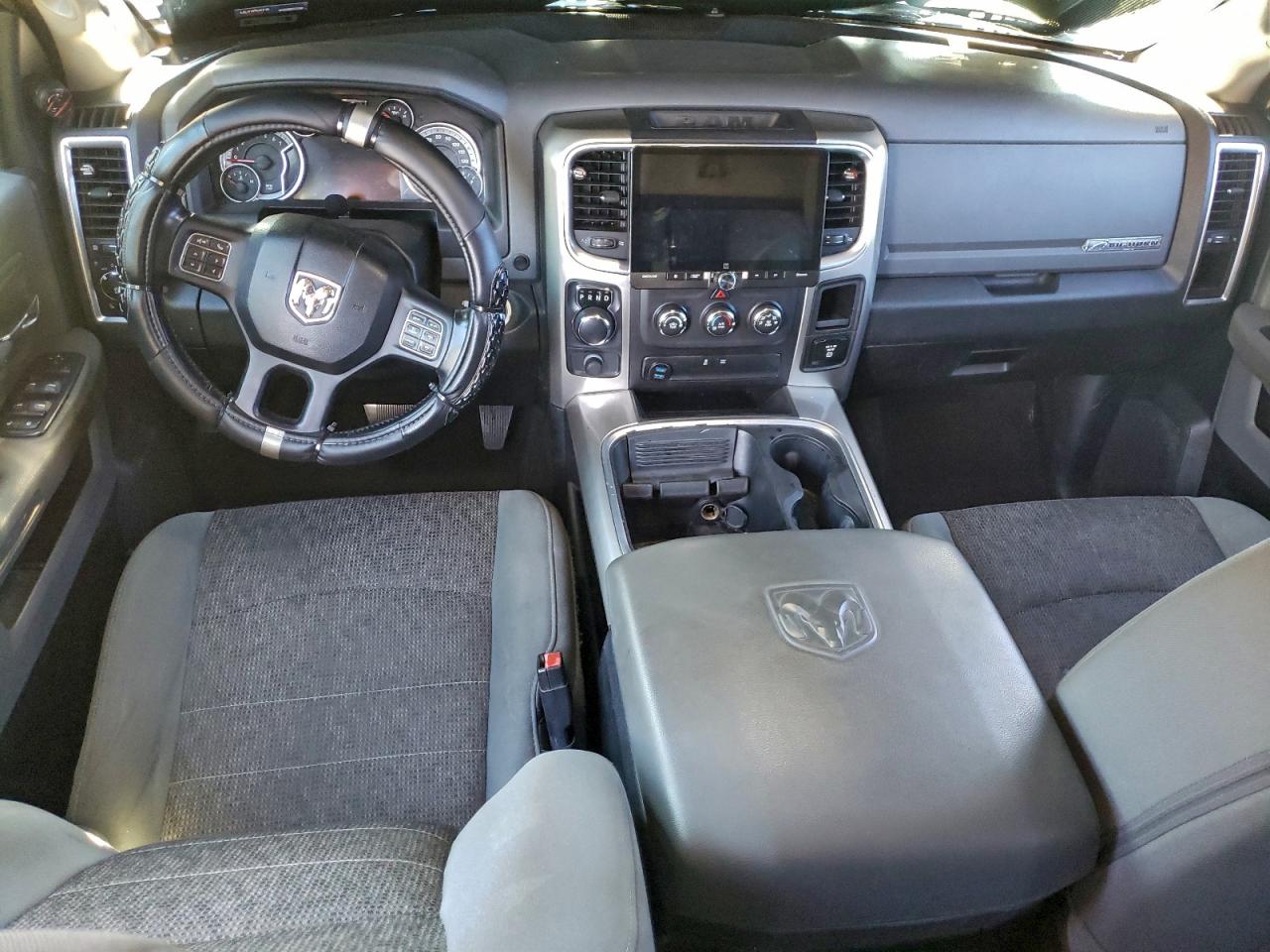 2016 RAM 1500 SLT photo 8