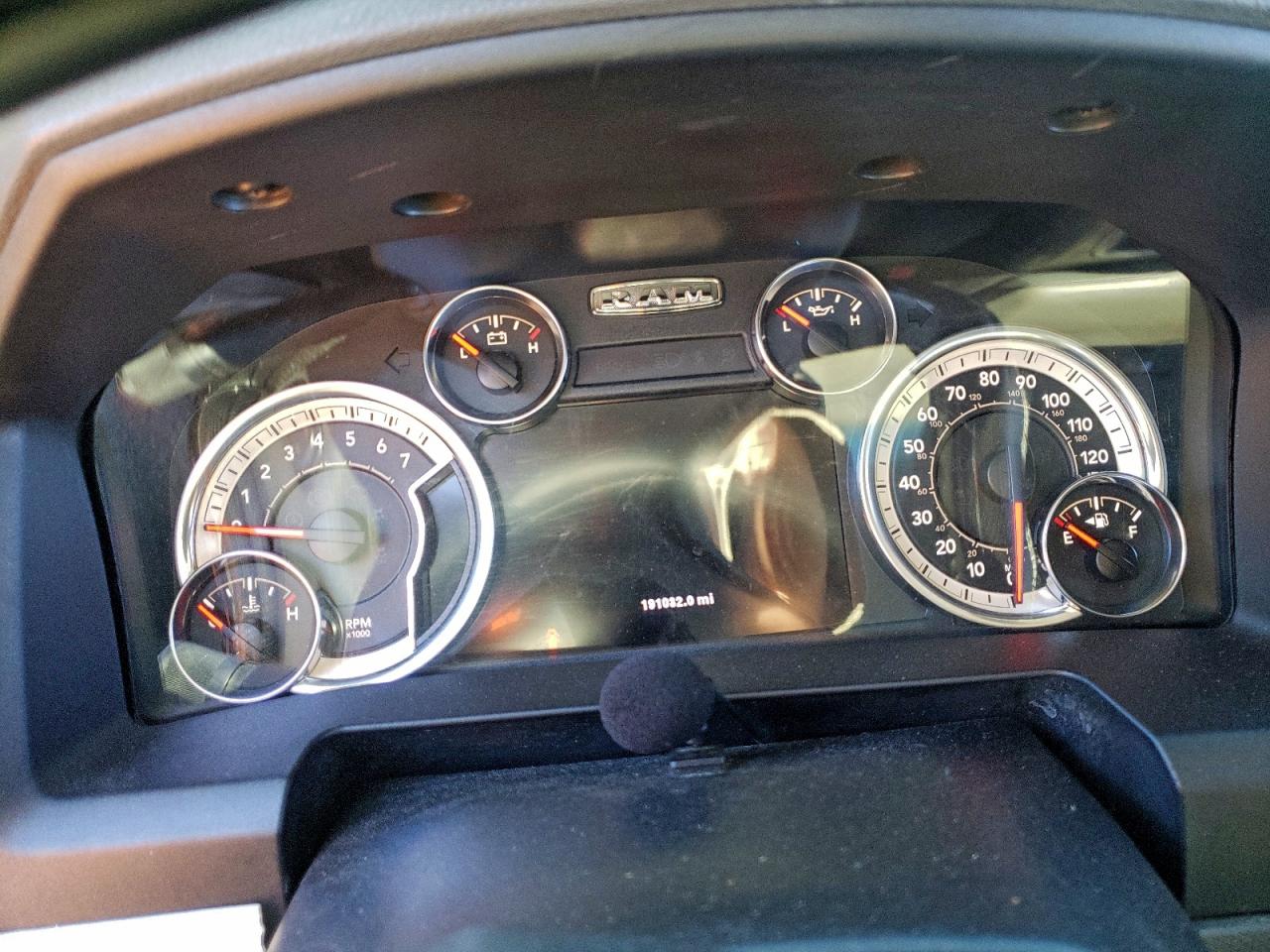2016 RAM 1500 SLT photo 9