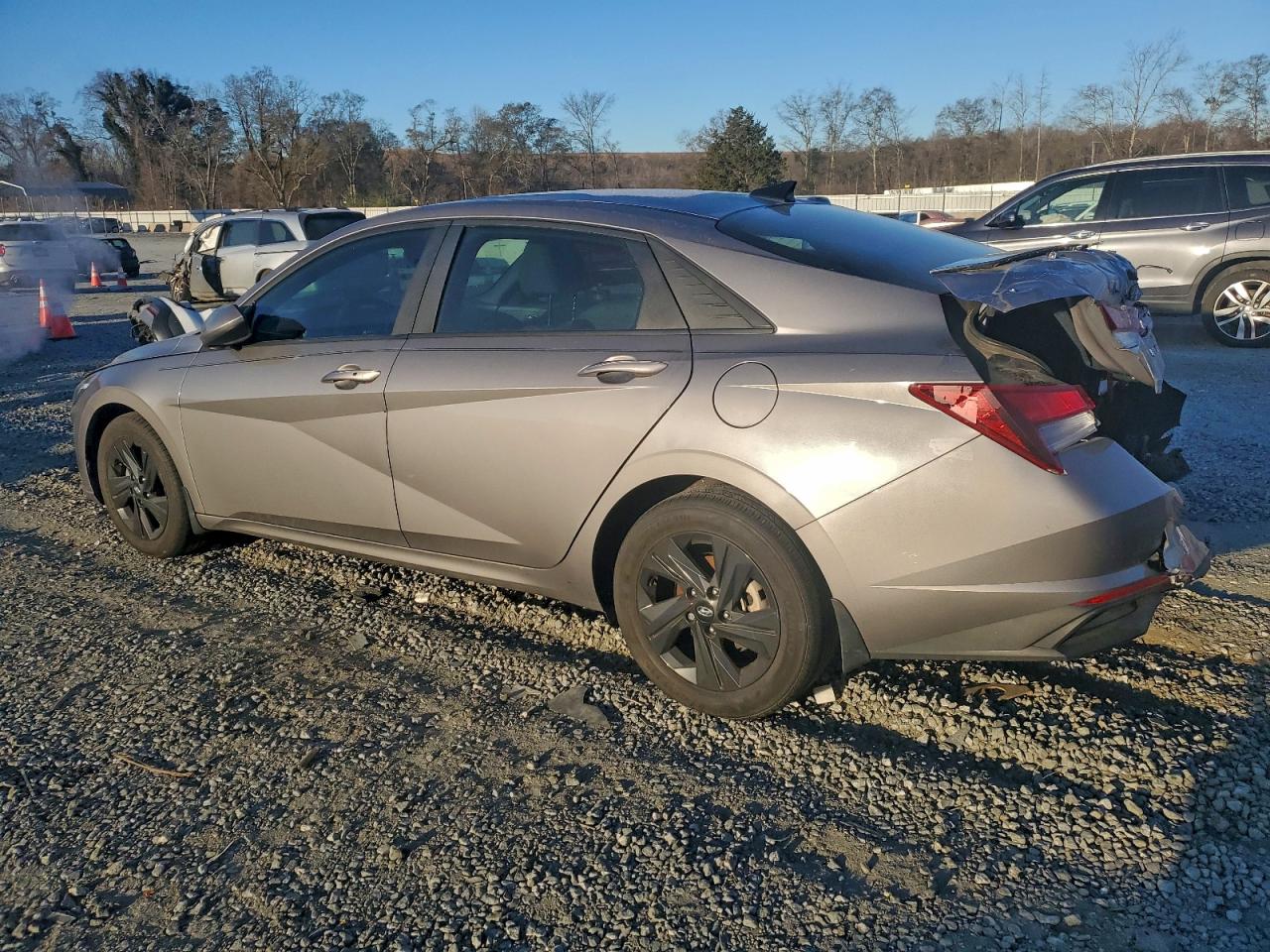 2023 HYUNDAI ELANTRA SEL photo 4