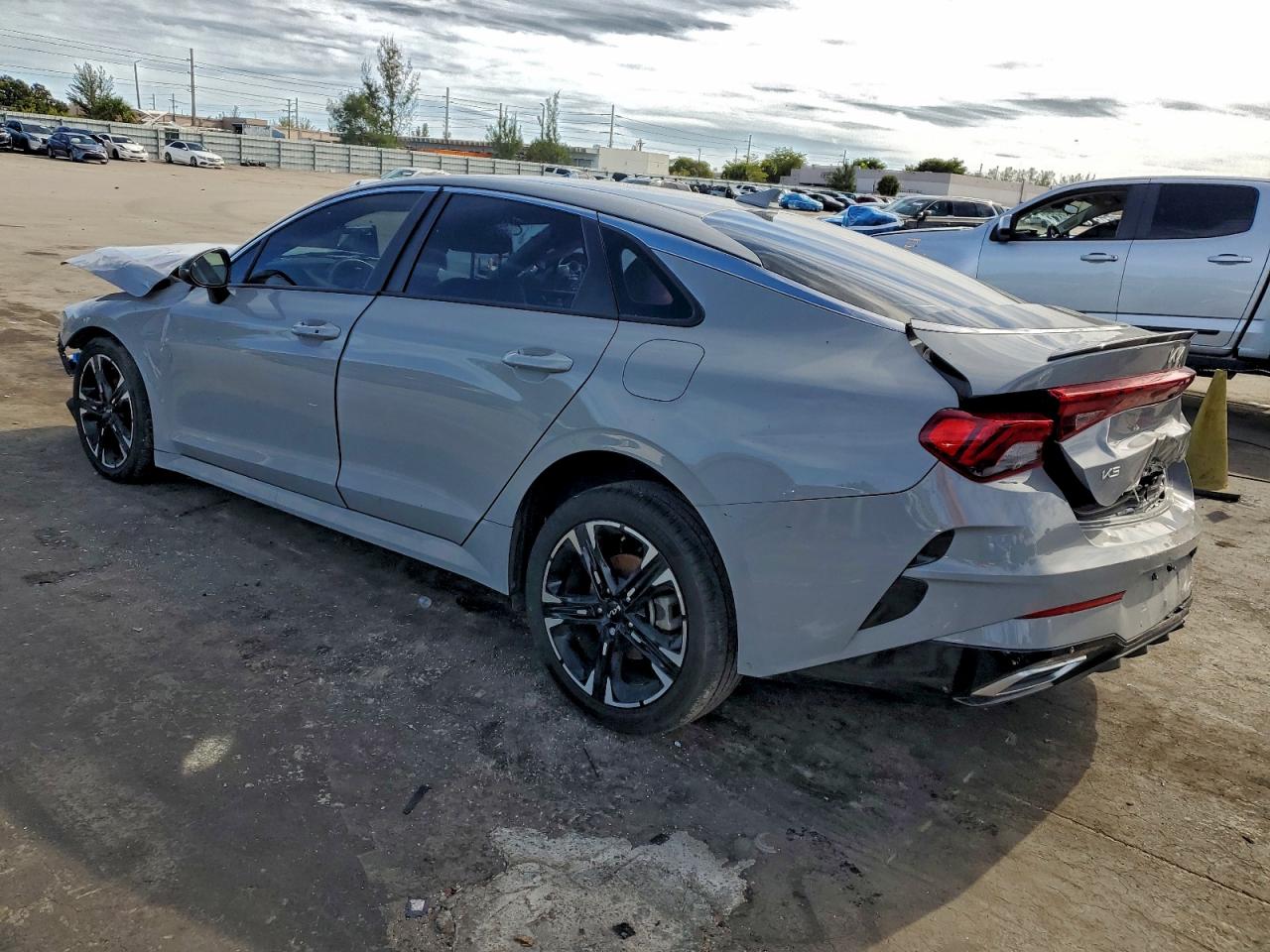 2023 KIA K5 GT LINE photo 2