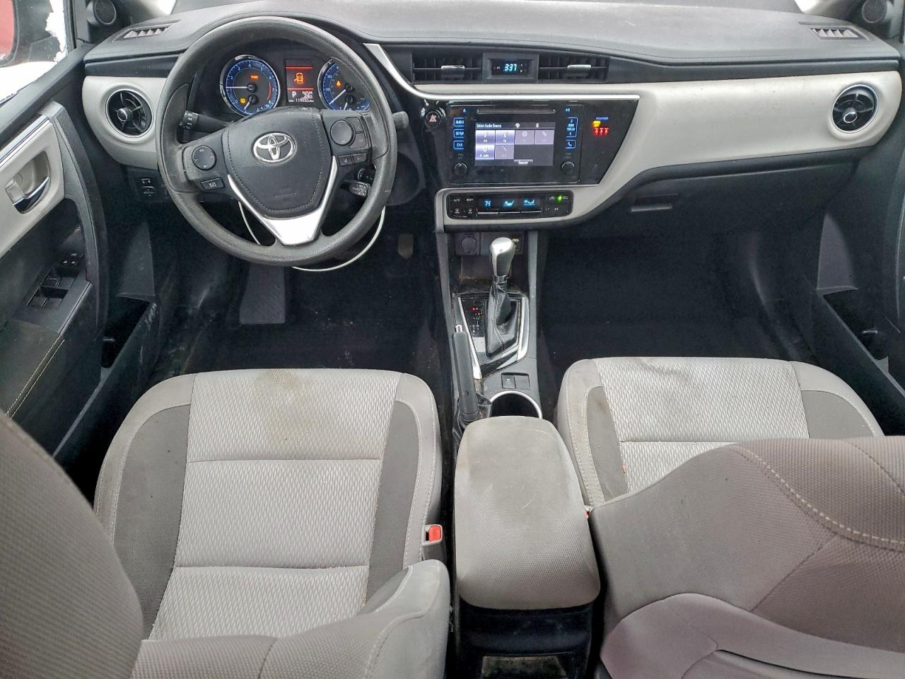 2019 TOYOTA COROLLA L photo 8