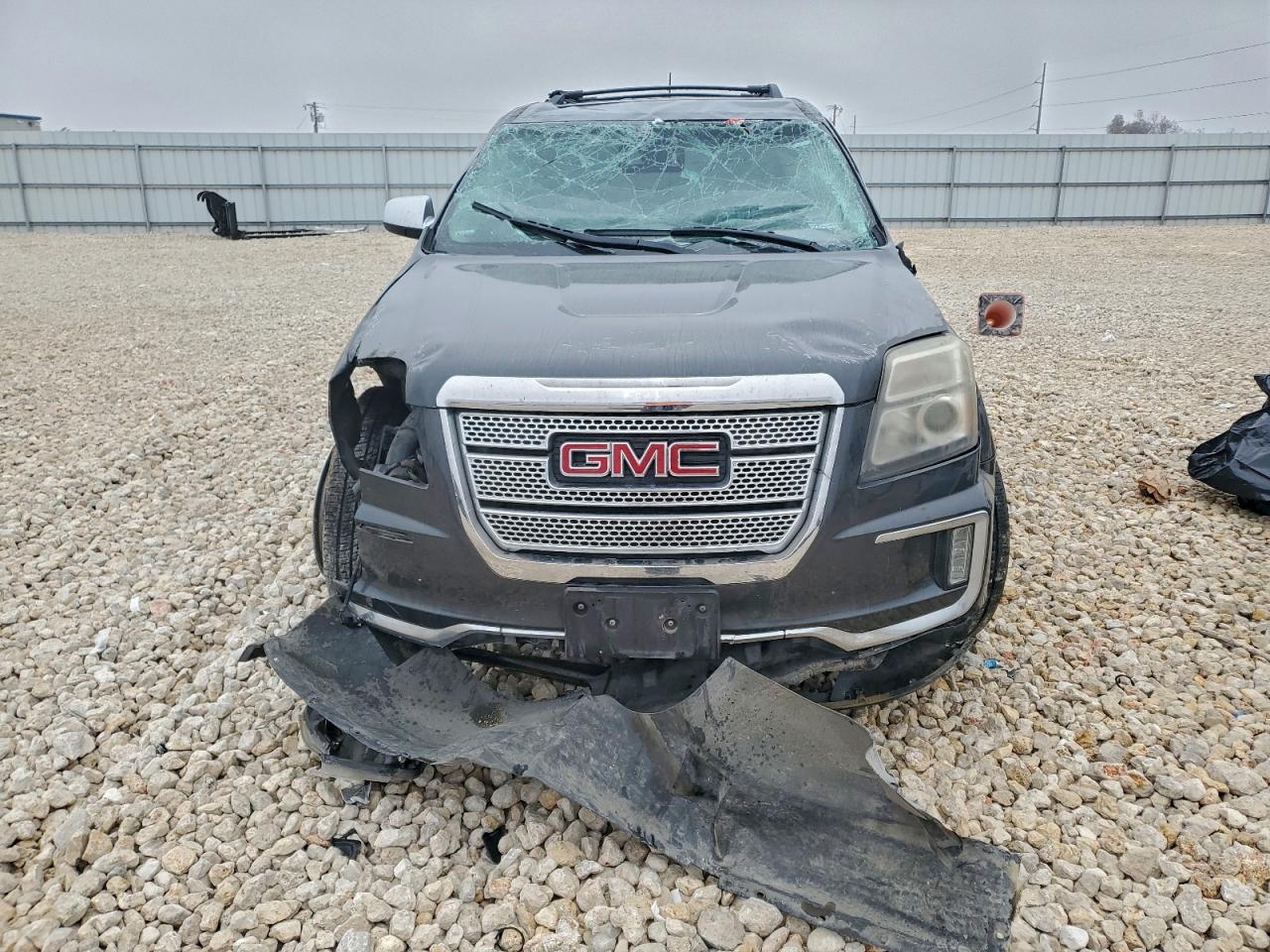 2017 GMC TERRAIN DENALI photo 9
