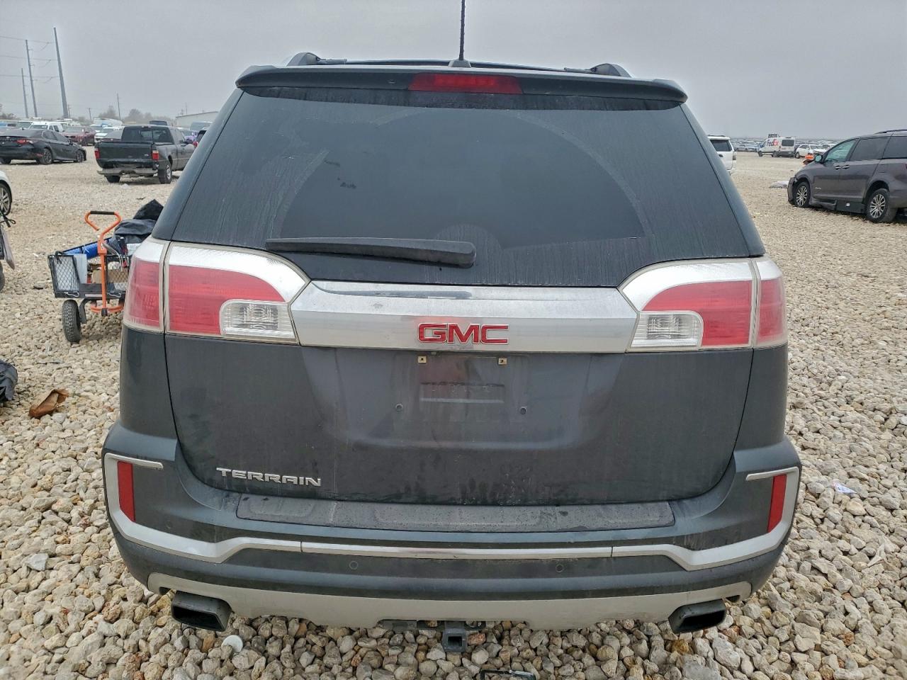 2017 GMC TERRAIN DENALI photo 11