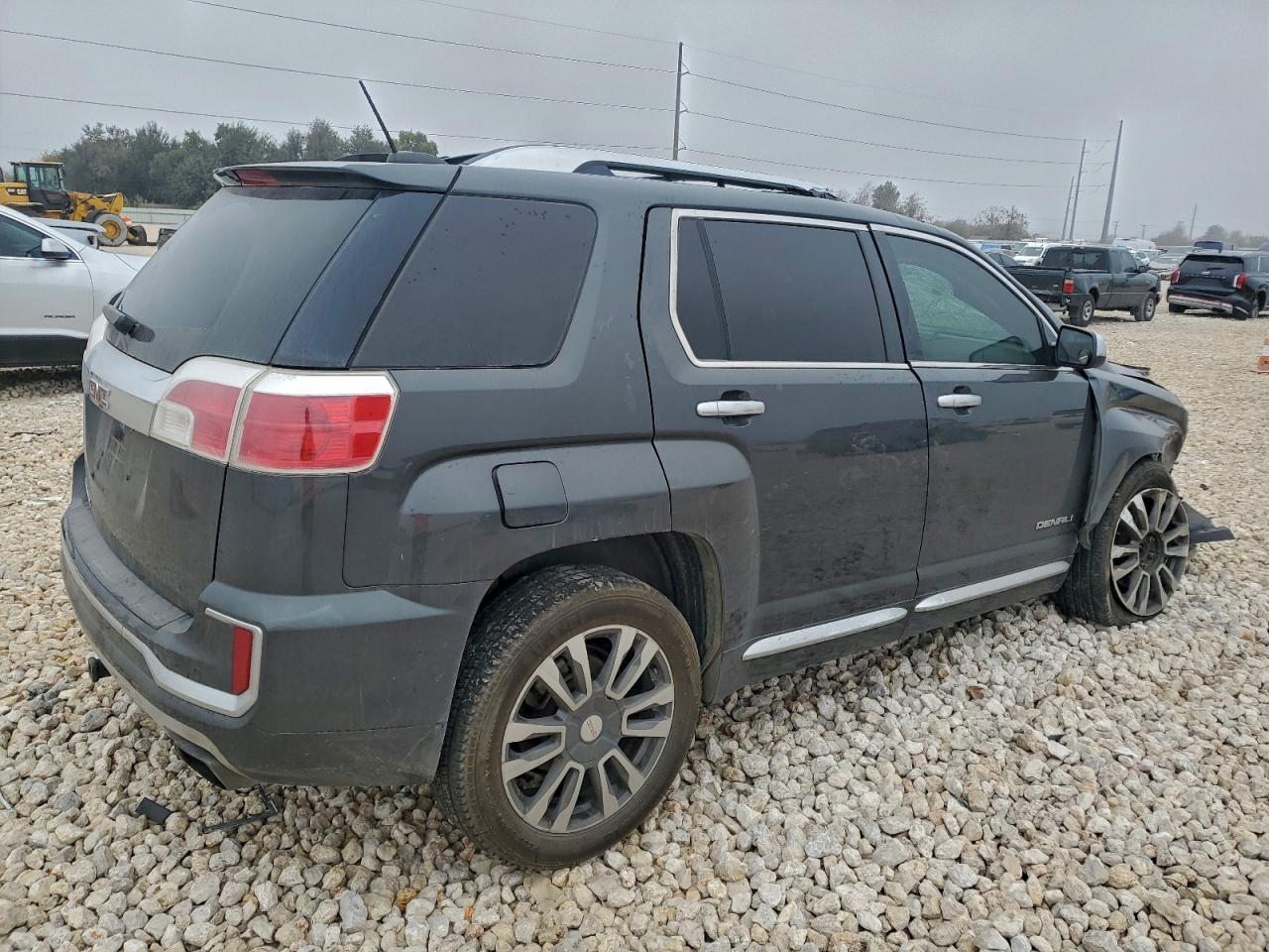2017 GMC TERRAIN DENALI photo 5